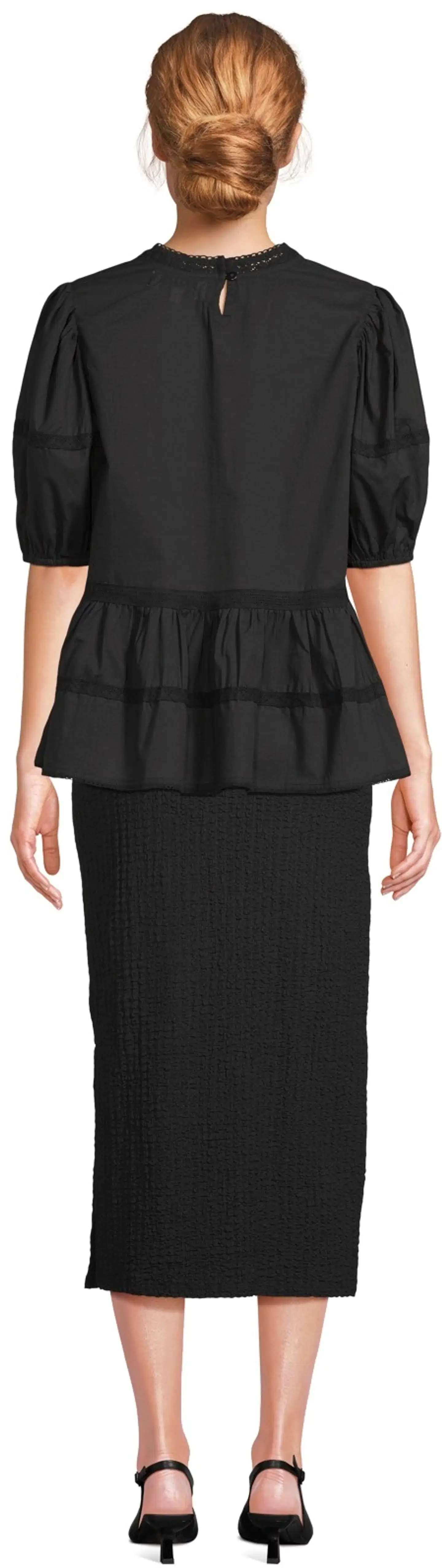 Margaux Riviera naisten lyhythihainen pitsisomisteinen frillapusero MG-001 - BLACK - 3