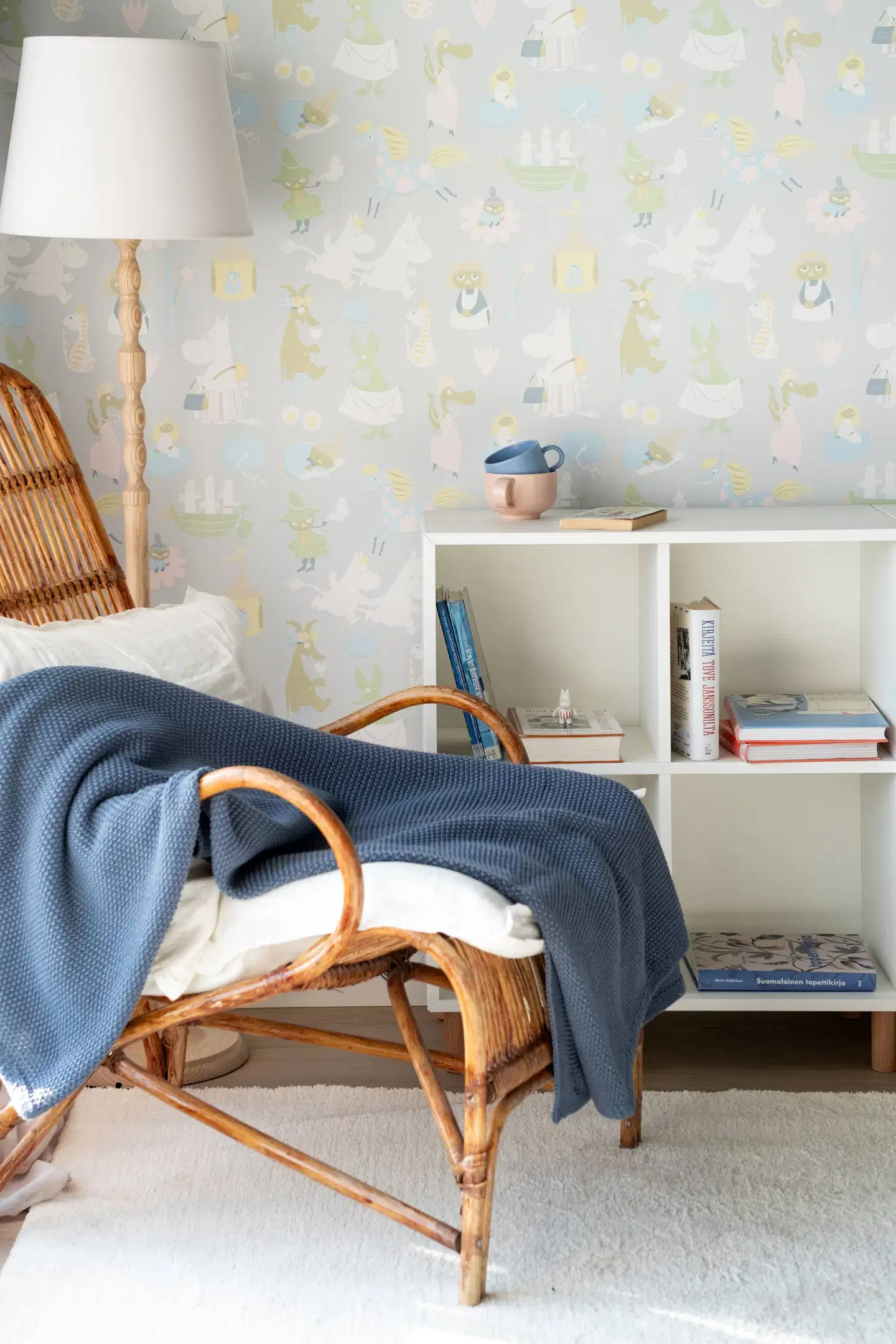 Sandudd Signature kuitutapetti Aarre 5460-1 10,05 x 0,53m, klassiset muumihahmot vaaleanharmaalla pohjalla - 3