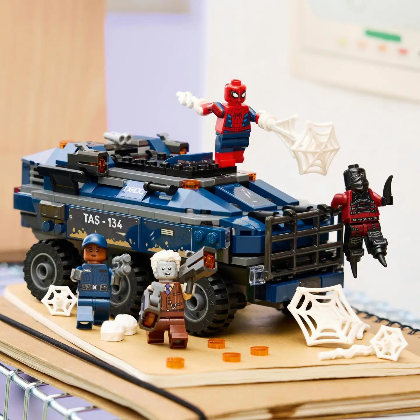 LEGO® Super Heroes Marvel 76349 Spider-Man ja vankilakuljetuksen takaa-ajo - 8