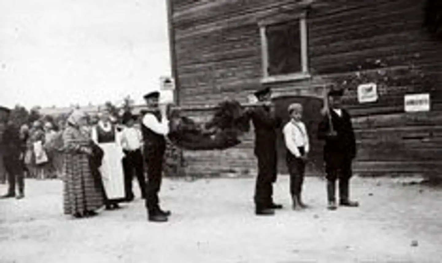 Pentikäinen, Karhun kannoilla
