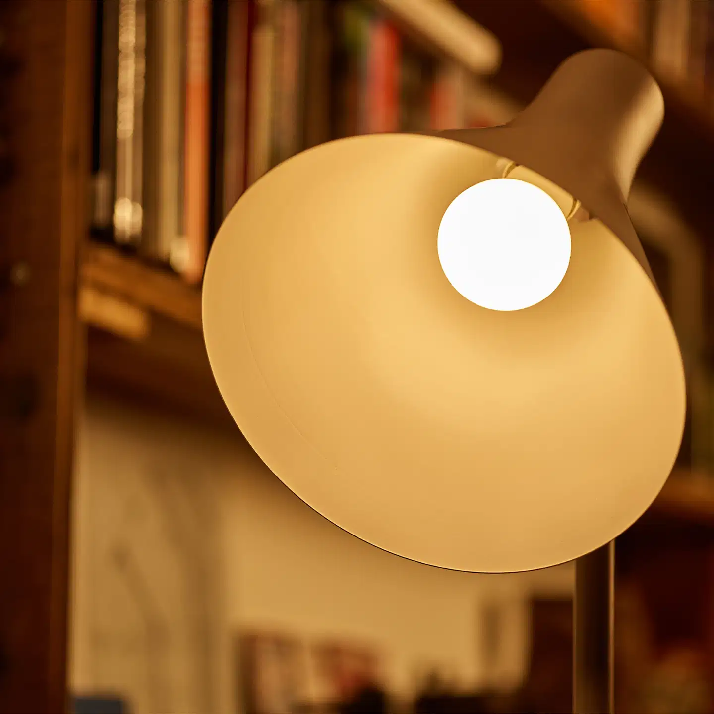 Philips Ultra Efficient LED-lamppu 2.3W P45 E27 2700K 485LM huurrettu - 9