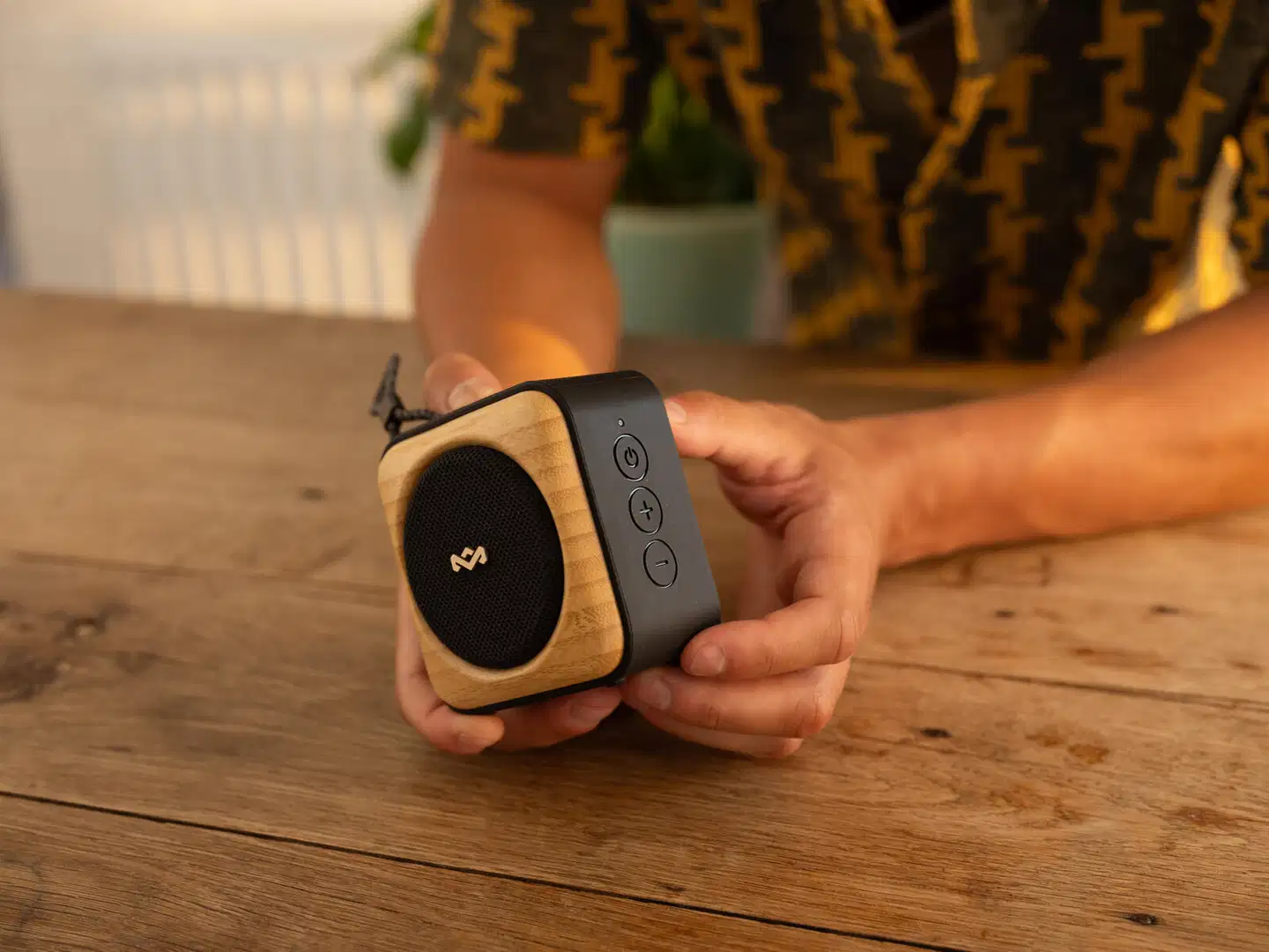 House of Marley Bluetooth kaiutin Roots, musta/puu - 5