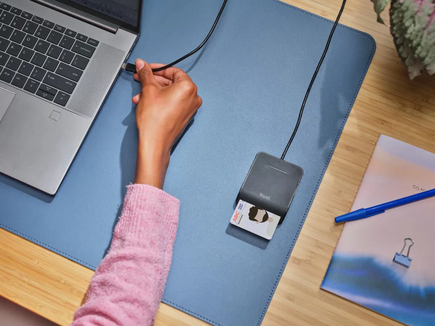 Trust Primo DNI älykortinlukija USB-C/USB-A - 9