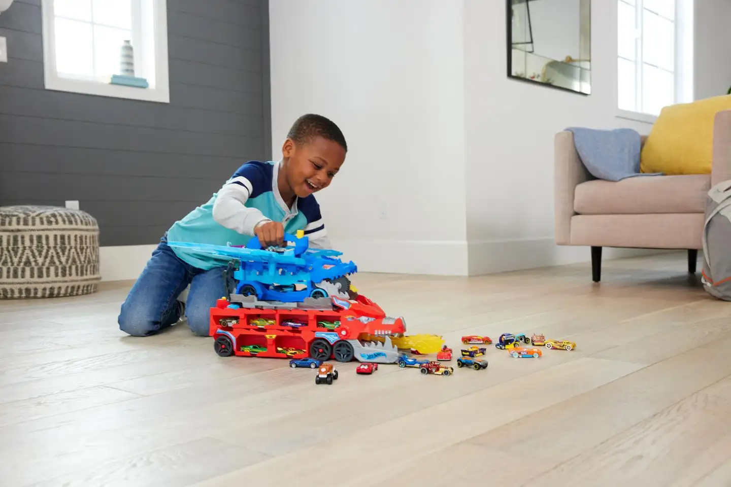 Hot Wheels City Ultimate Dual Dragon Hauler - 10