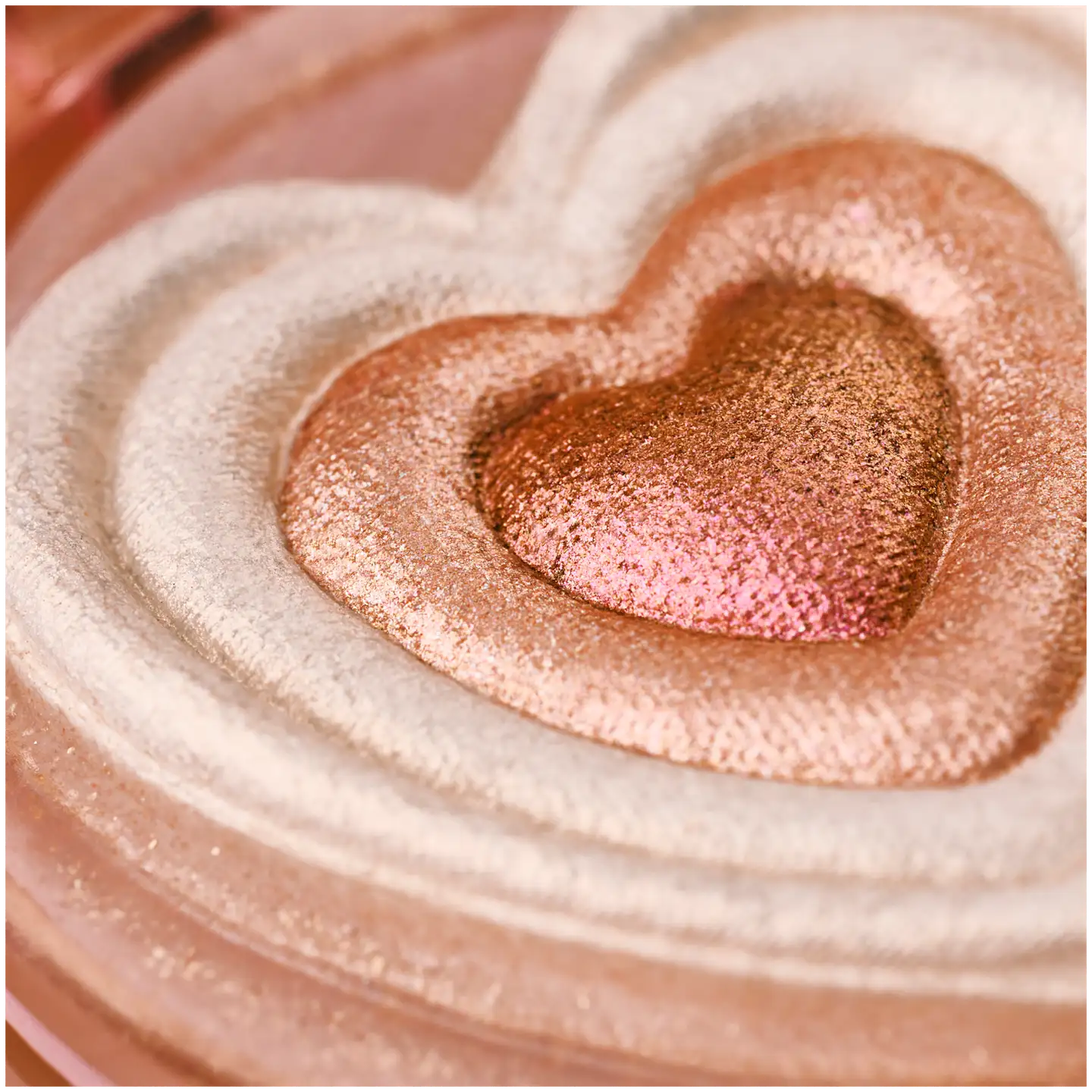 essence LOVE IT A CHOCO' LOT! Highlighter glaze - 3