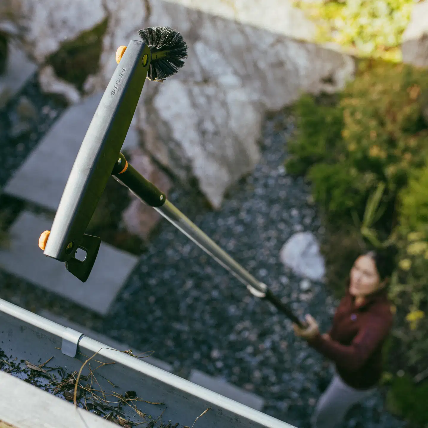 Fiskars OneClick Räystäskourun puhdistaja - 2