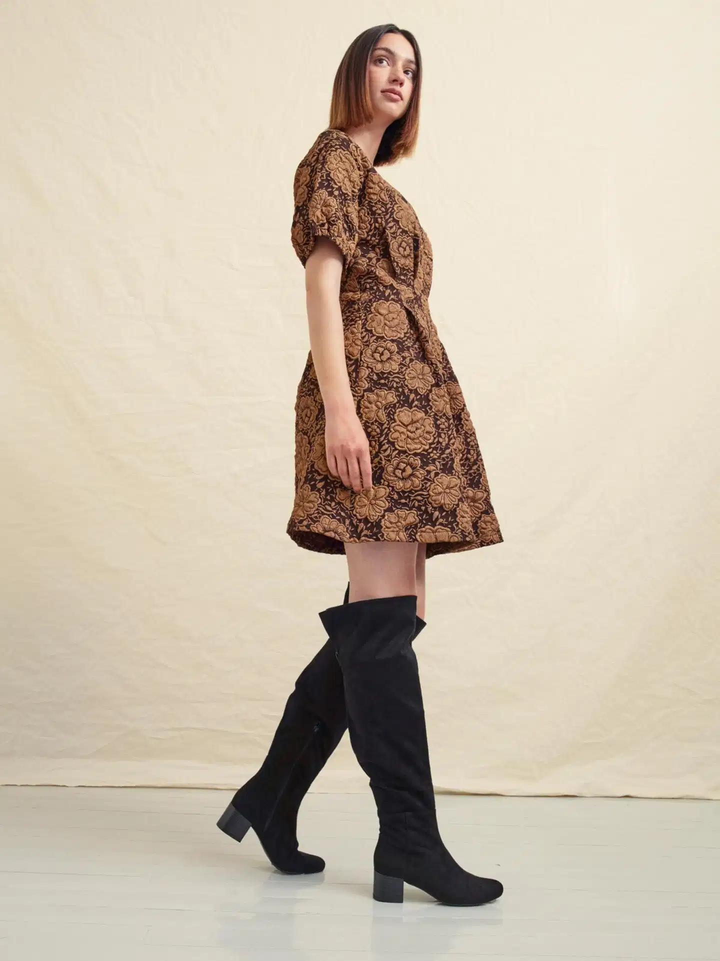 WKLY. naisten lyhyt jaquard-pintainen juhlamekko 218W382673 - Black Copper - 5