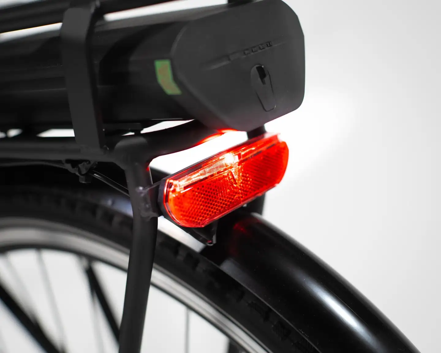 Jupiter e-Classic 28" sähköpyörä 3-vaihdetta runko 50 cm musta - 4