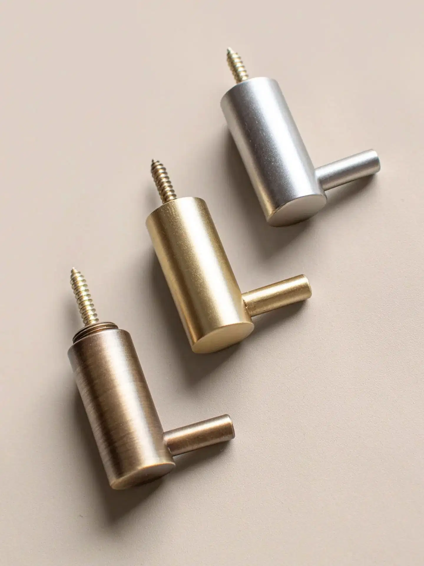 Hasta Design verhonpidikekoukku, messinki - 3
