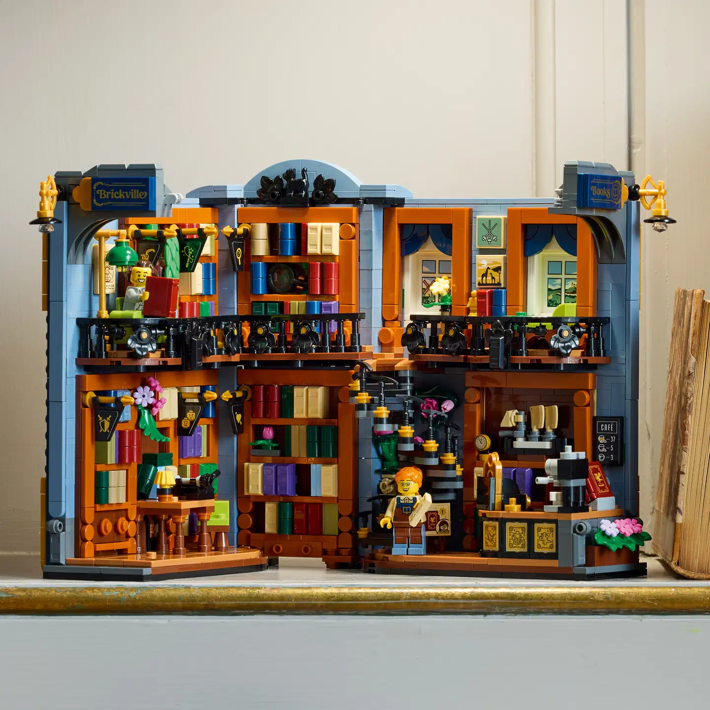 LEGO® Icons 11379 Kirjakauppa: Kirjaminimaailma - 11