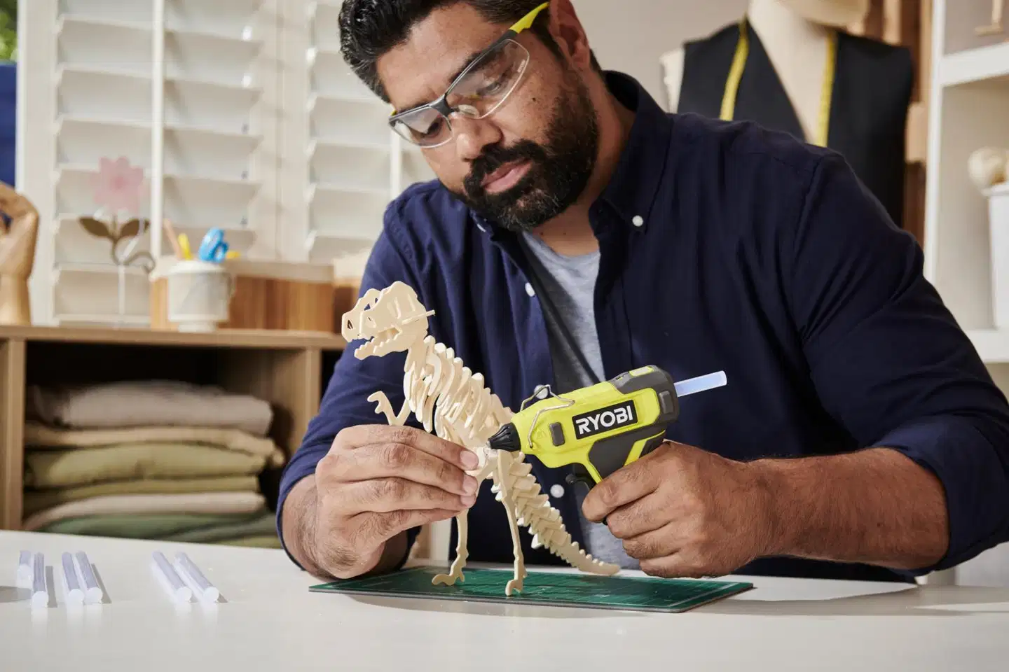 Ryobi 4V liimapistooli RGLU4-0 - 5