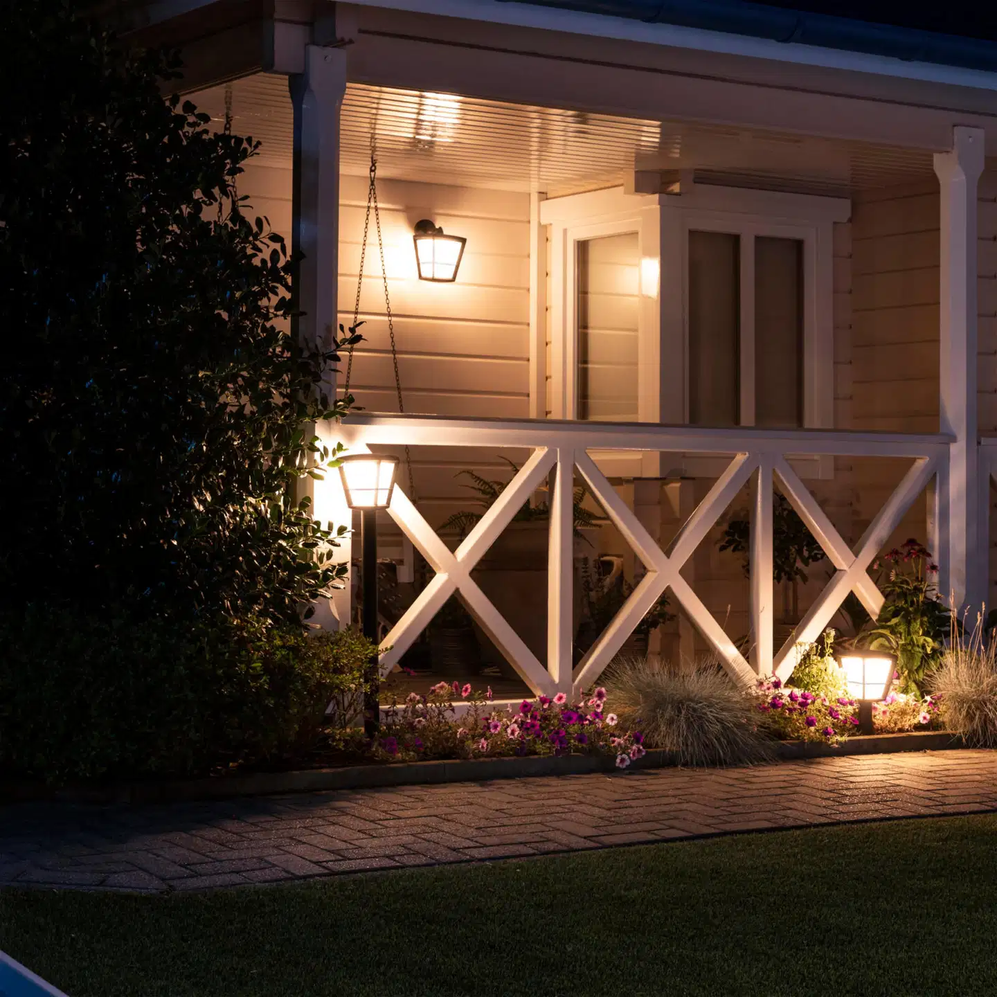 Philips Hue Econic -pylväsvalaisin ulkokäyttöön 15W 2000-6500K 1140LM säädettävä musta - 7