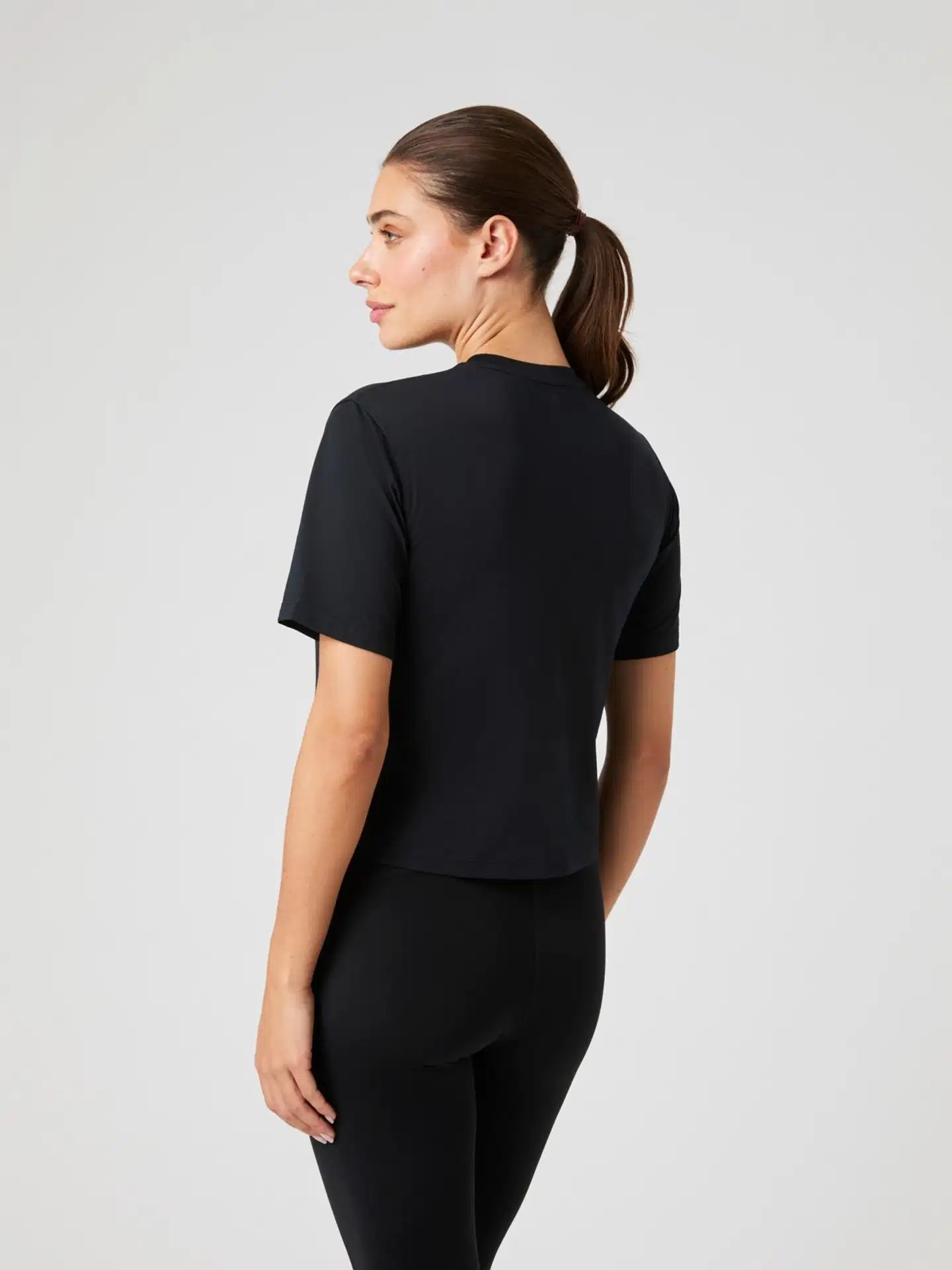 Björn Borg Naisten Borg Cropped T-paita 10004625 - BLACK - 4