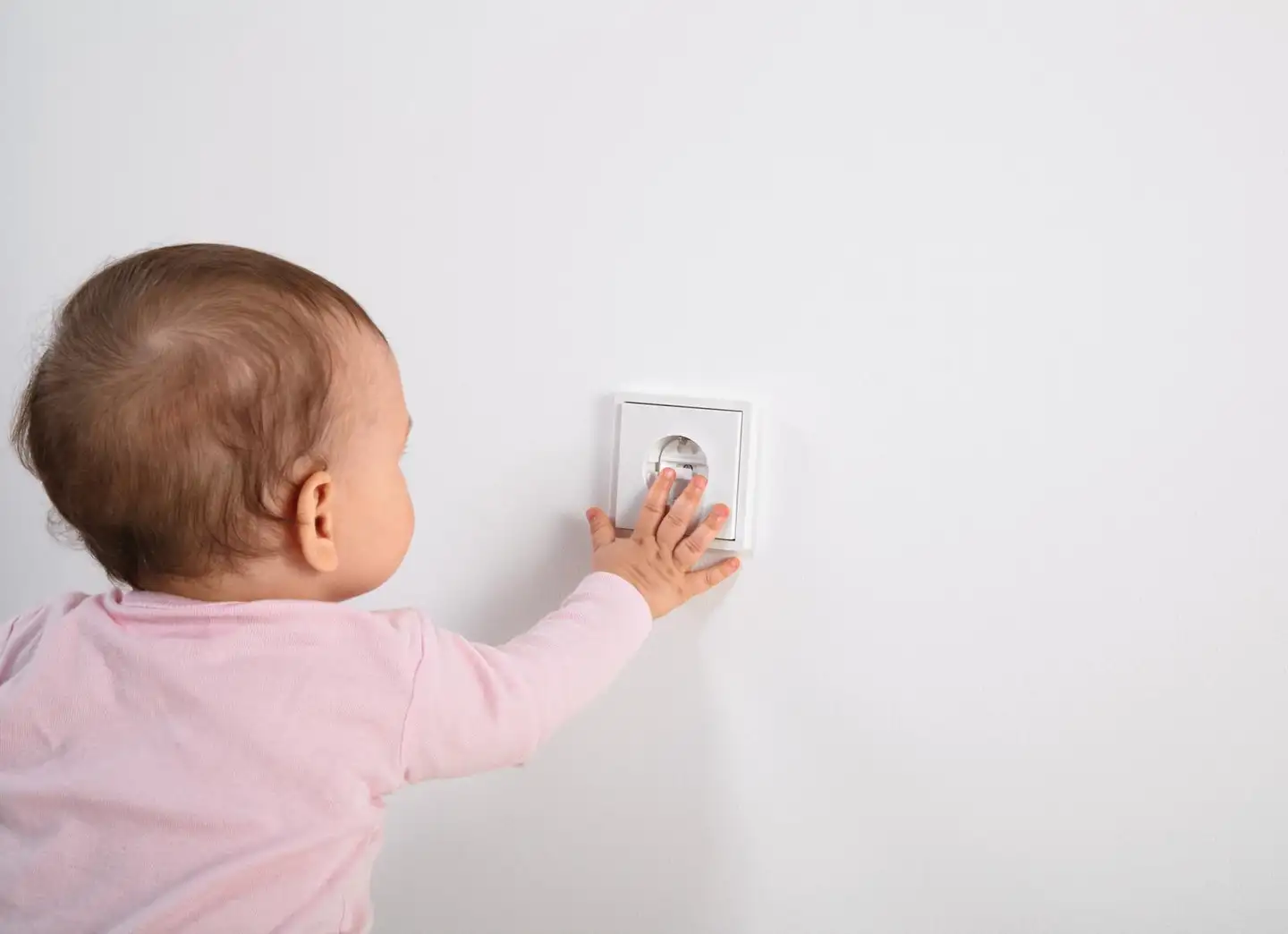 Reer pistorasiansuoja kansi 6 kpl + avaaja - 8