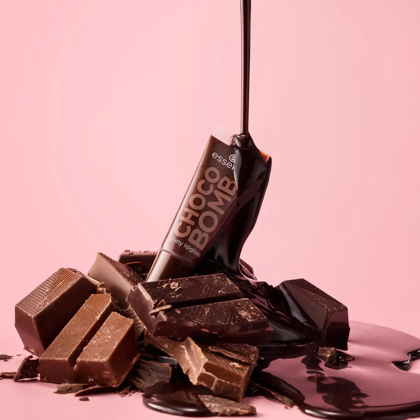 essence CHOCO BOMB shiny lipgloss 01 Chocoholic! 10 ml - 8