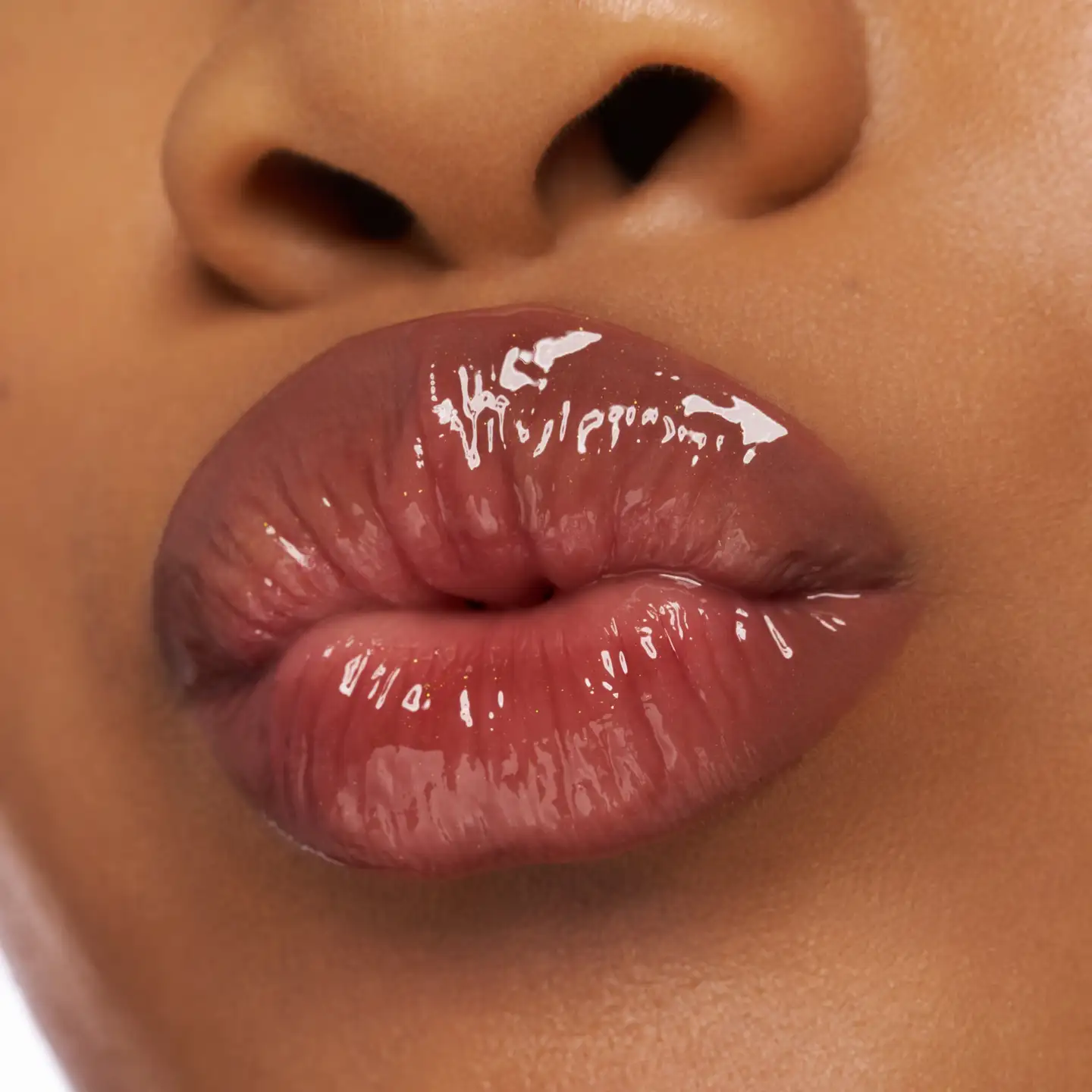 essence CHOCO BOMB shiny lipgloss 01 Chocoholic! 10 ml - 7