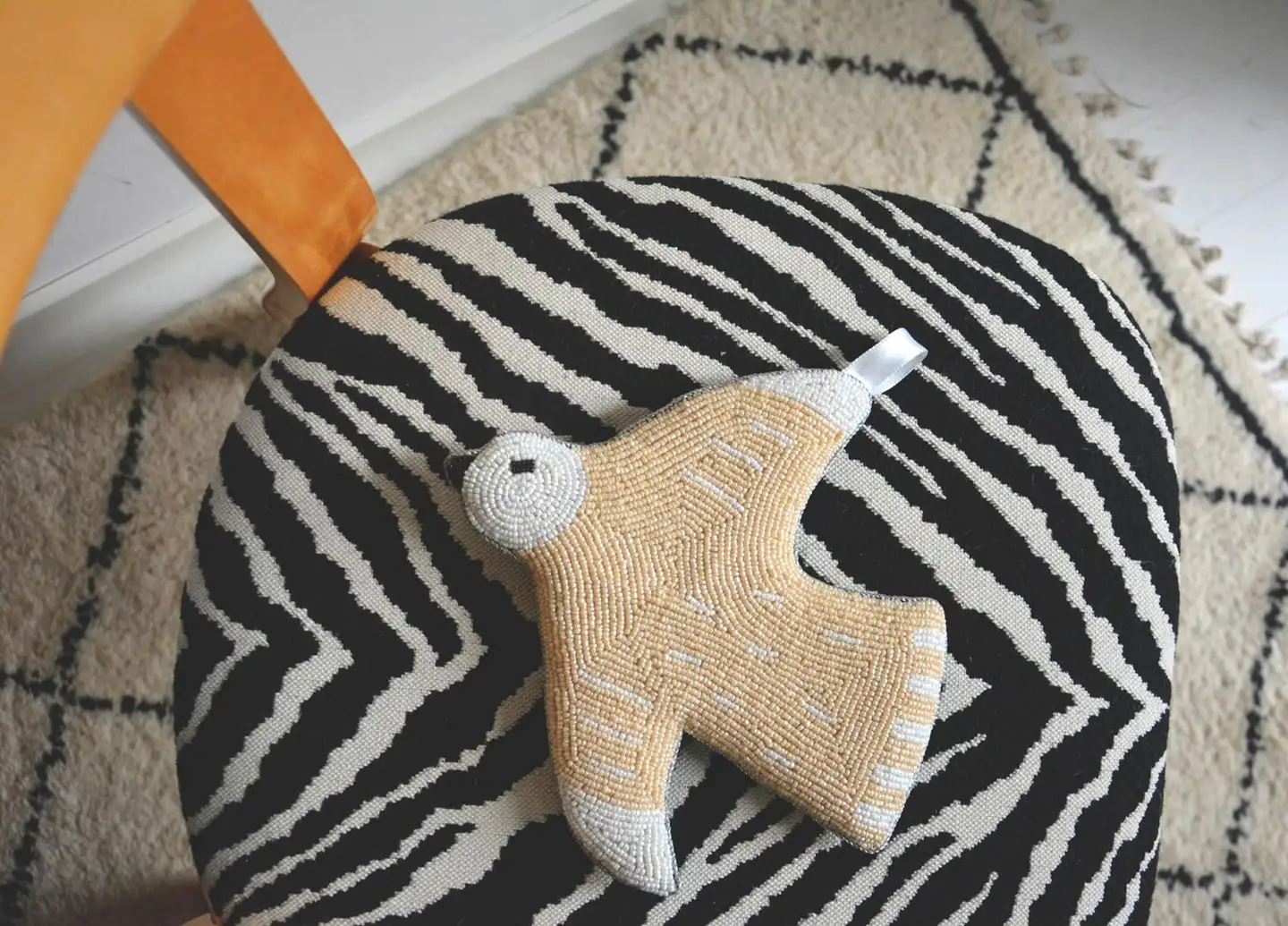 MUM’s ONNI designlintu-seinäkoriste, lentää vasemmalle - 4