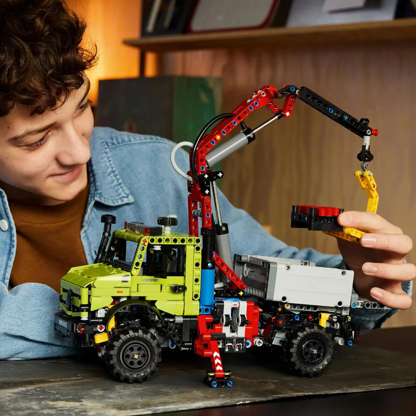 LEGO® Technic 42242 Nosturilla varustettu Mercedes-Benz Unimog U 5023 - 10