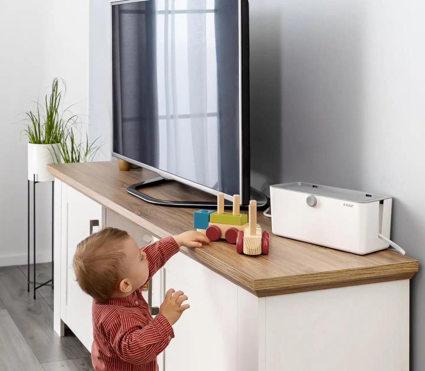 Reer kaapeliboksi sähköjohtojen turvalliseen säilytykseen lapsilukolla, tilava - 13