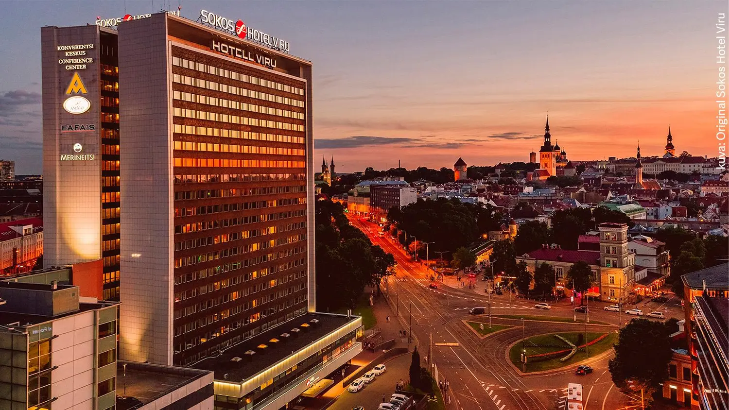 Hotelli Viru ja Tallinnan maisemaa ilta-auringossa.