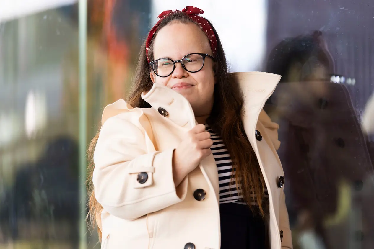 Anniina Lehtinen, 28, on VammaisetTytöt -median tuottaja.