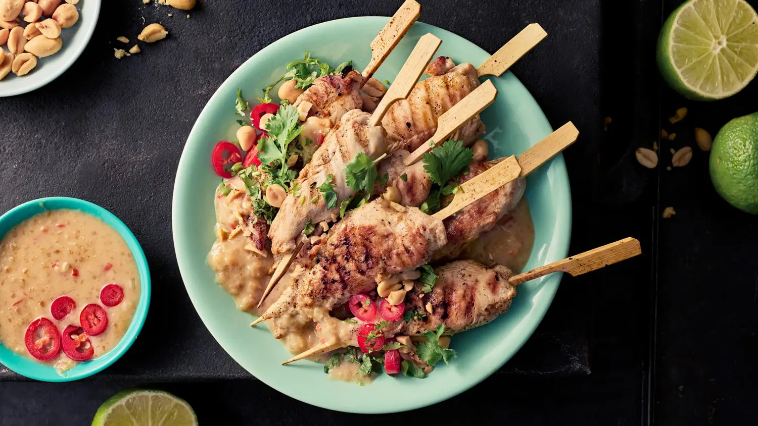 Grillatut kanavartaat ja satay-kastike