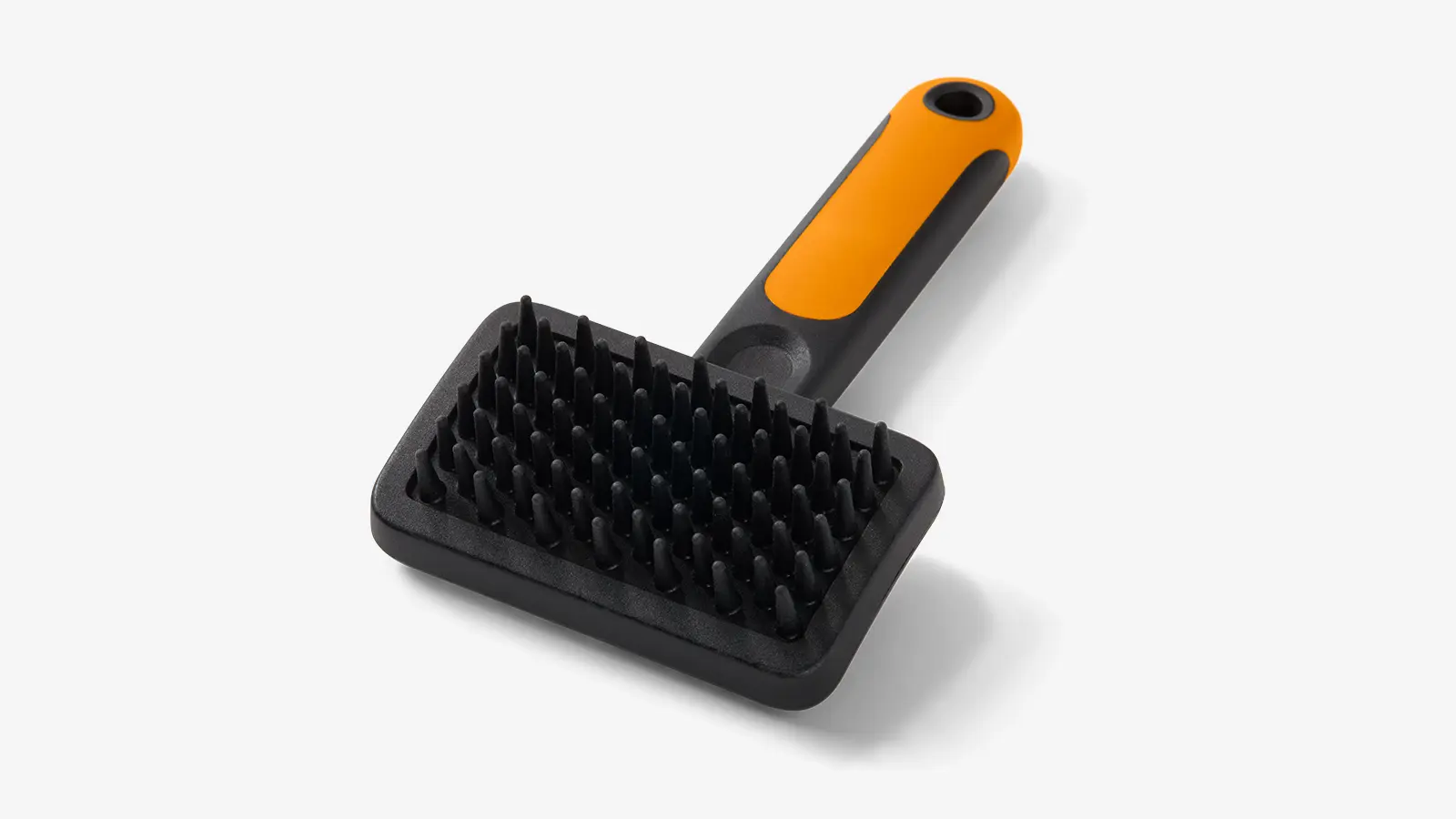 Fiskars hierova harja lemmikkien hoitoon