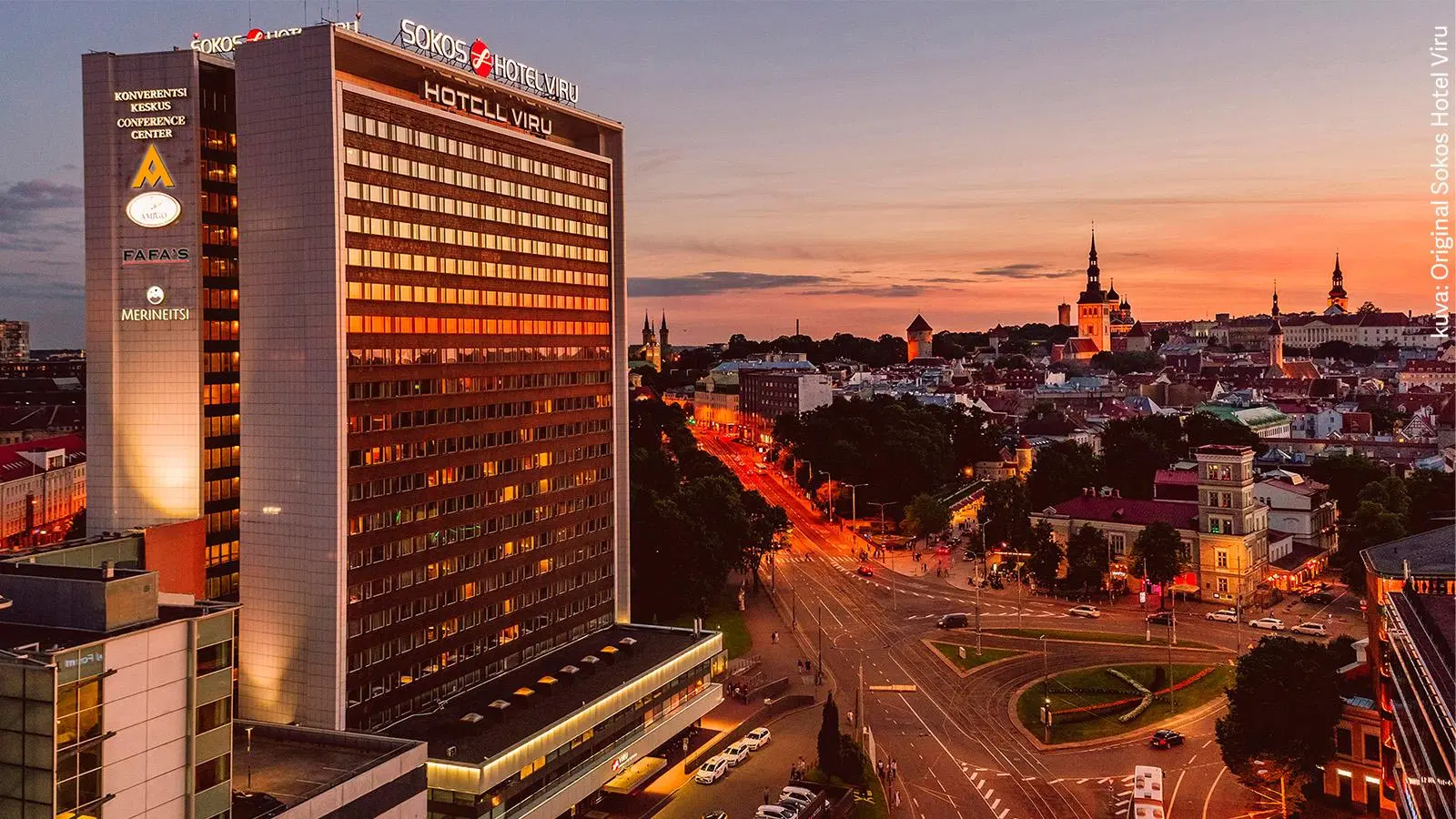 Hotelli Viru ja Tallinnan maisemaa ilta-auringossa.