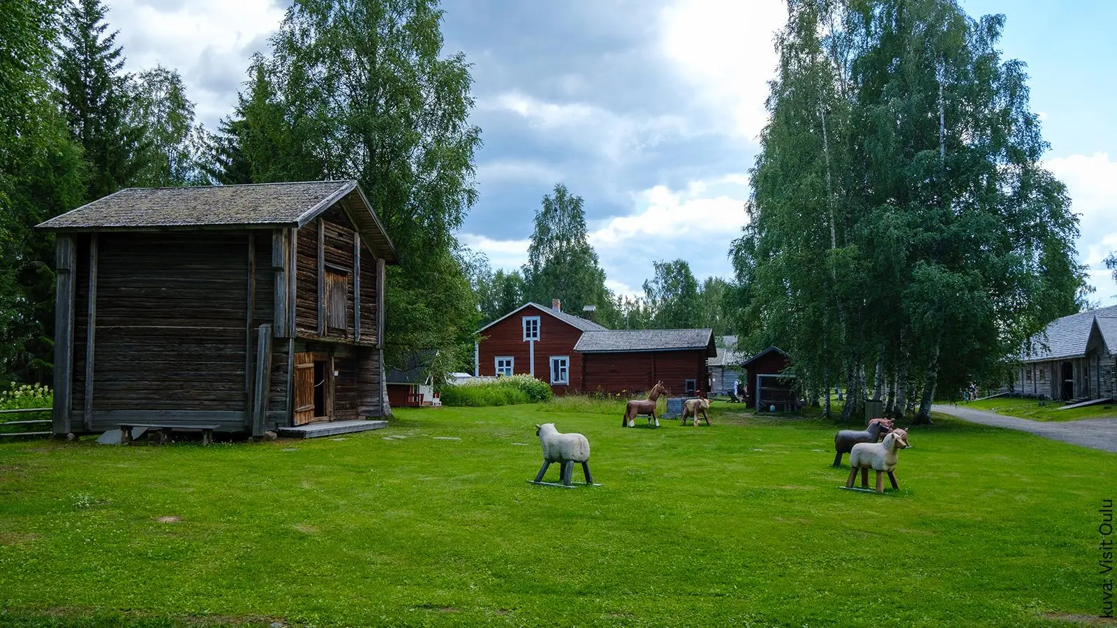 Turkansaaren ulkomuseon keskiaikainen pihapiiri.