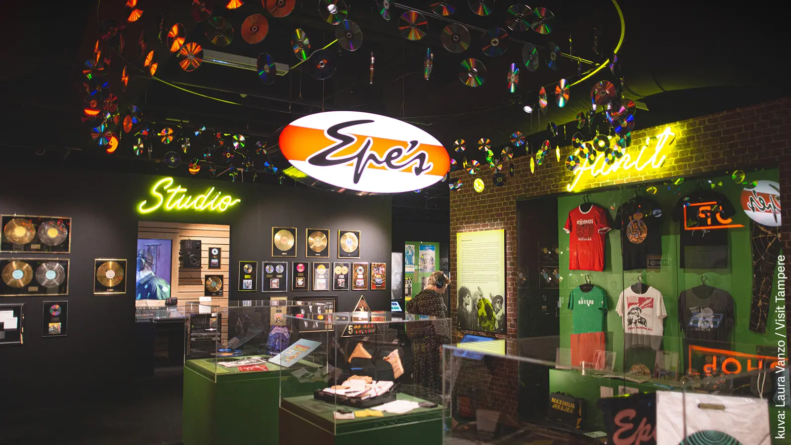 Kuva Manserock-näyttelyssä.