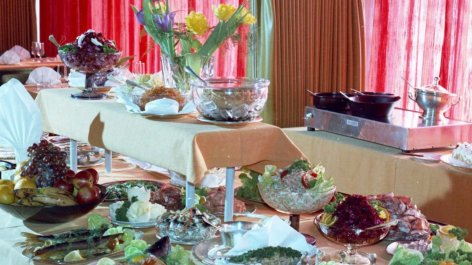 Ravintolan noutapöytä 1970-luvulta