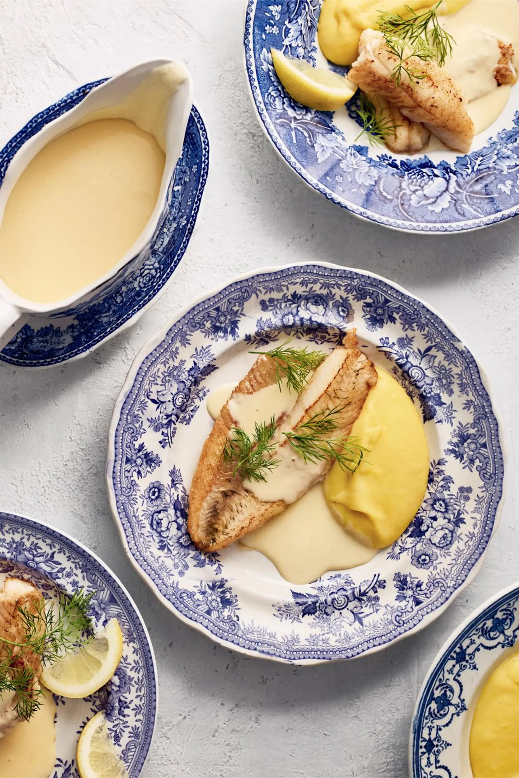 Paistettu kuhafilee, valkoviinikastike ja keltajuuripyree