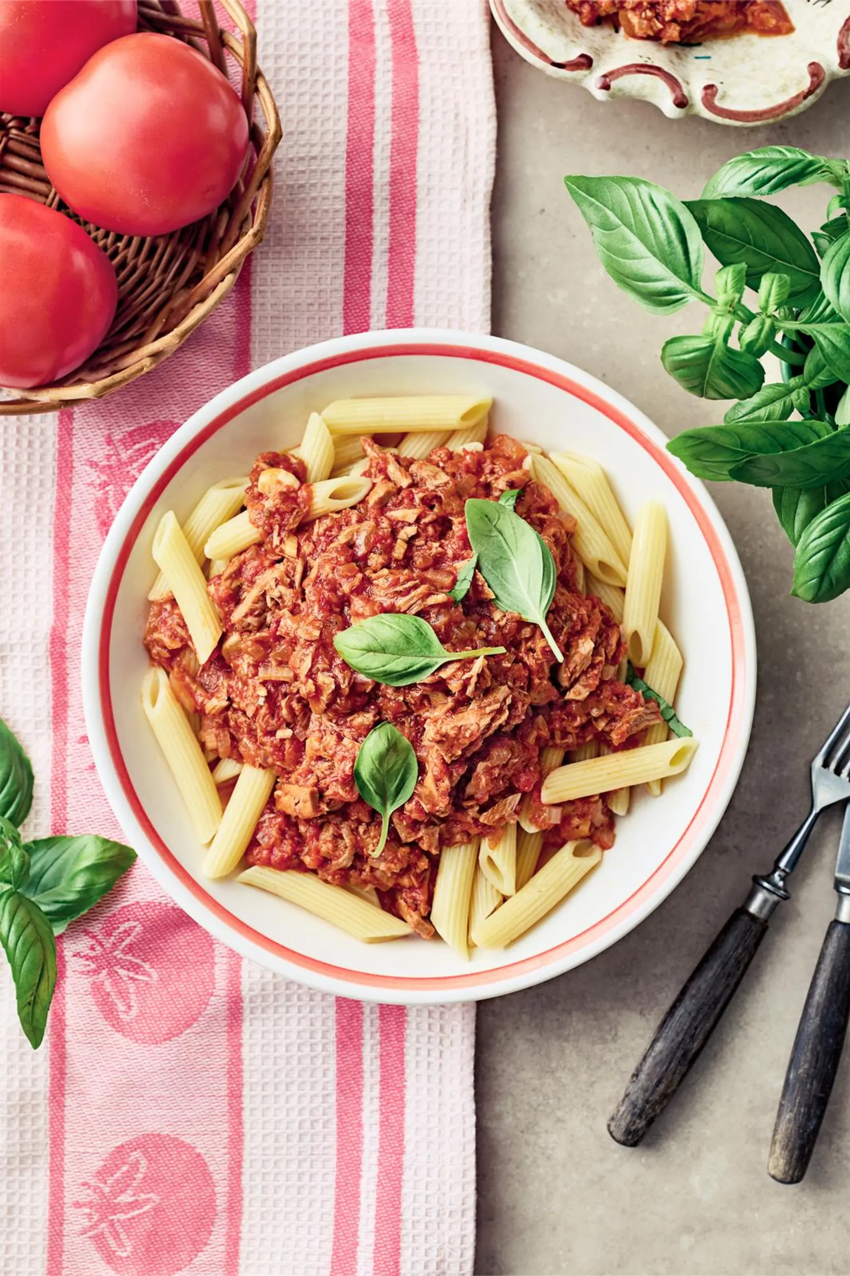 Tomaattinen tonnikalapasta