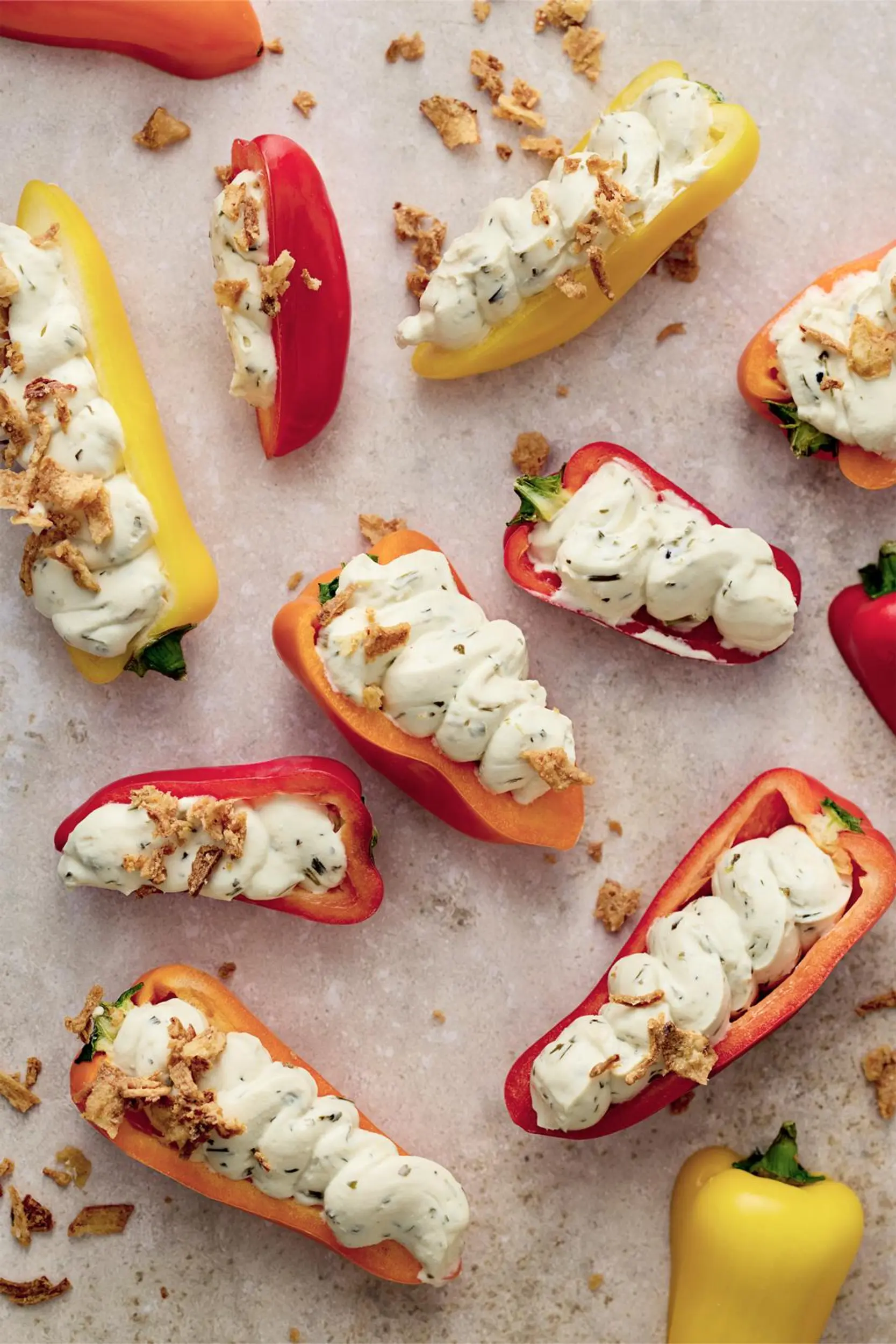 Tuorejuustolla täytetyt paprikat