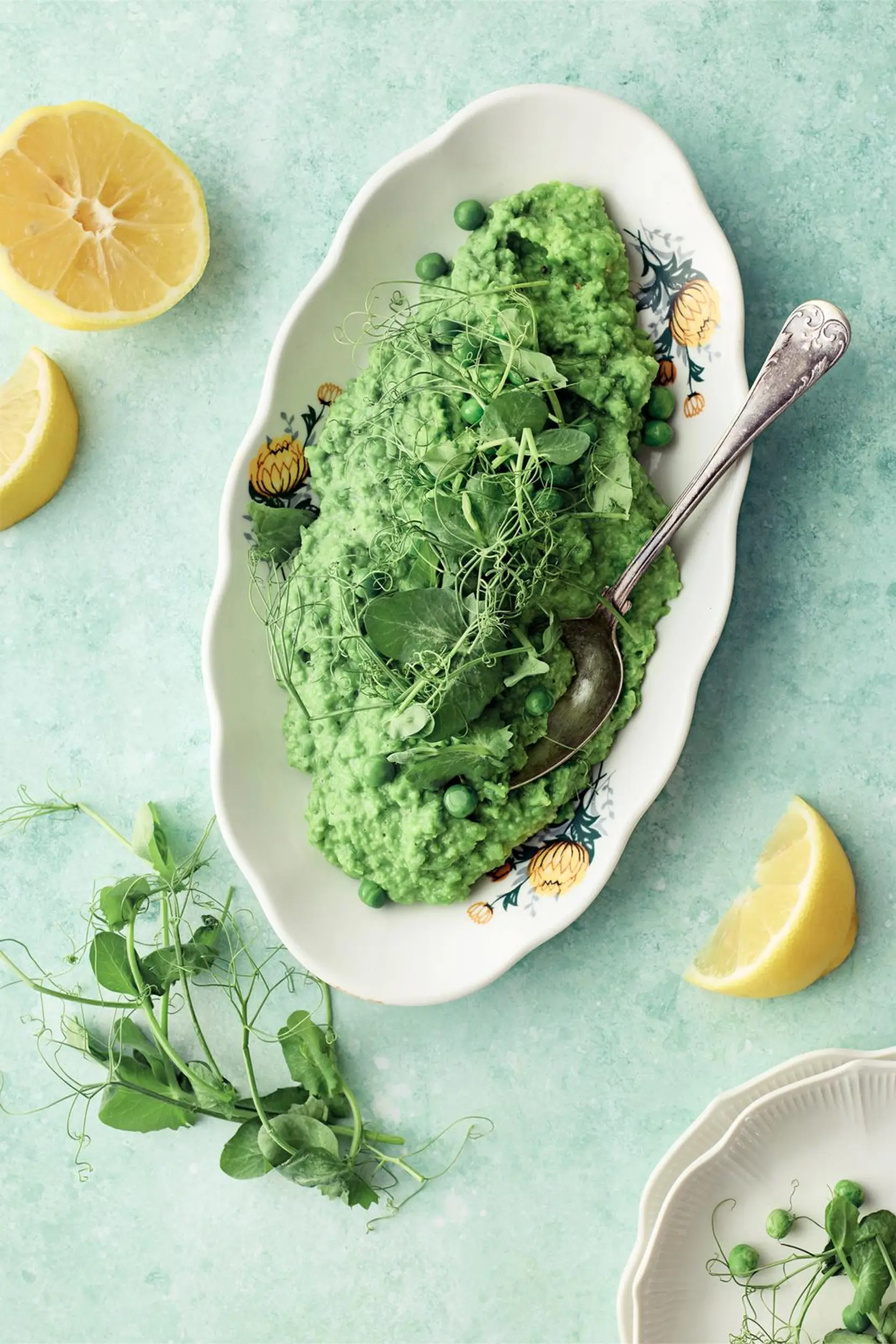 Hernepyree, herneenversoja ja sitruunaa