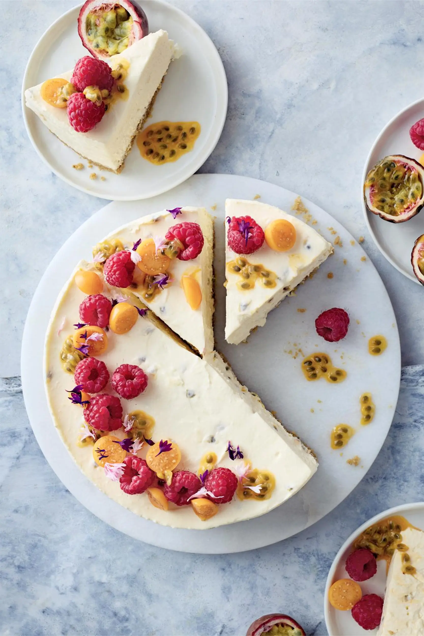 Valkosuklaa-passionjuustokakku