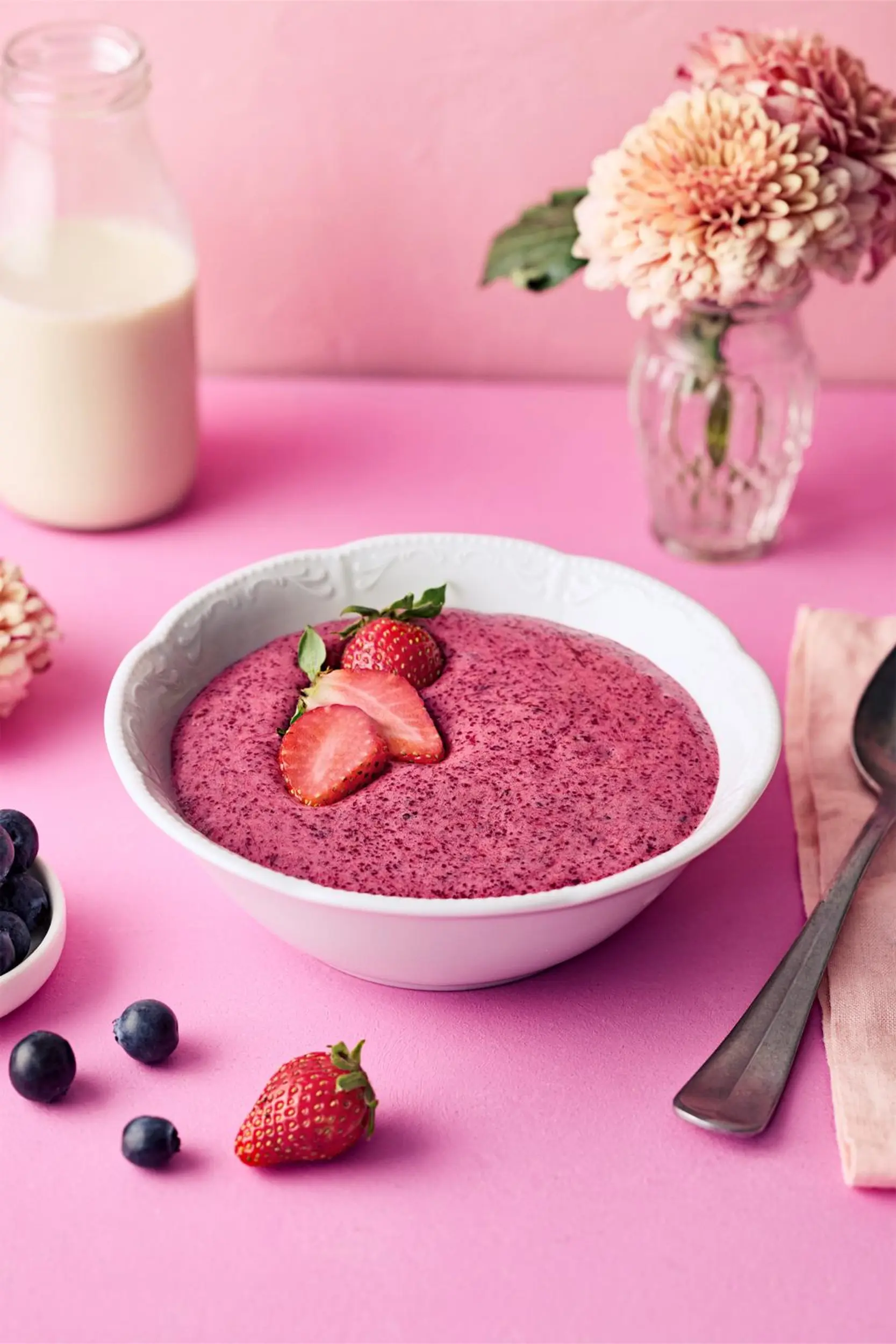 Vispipuuro mansikasta ja mustikasta