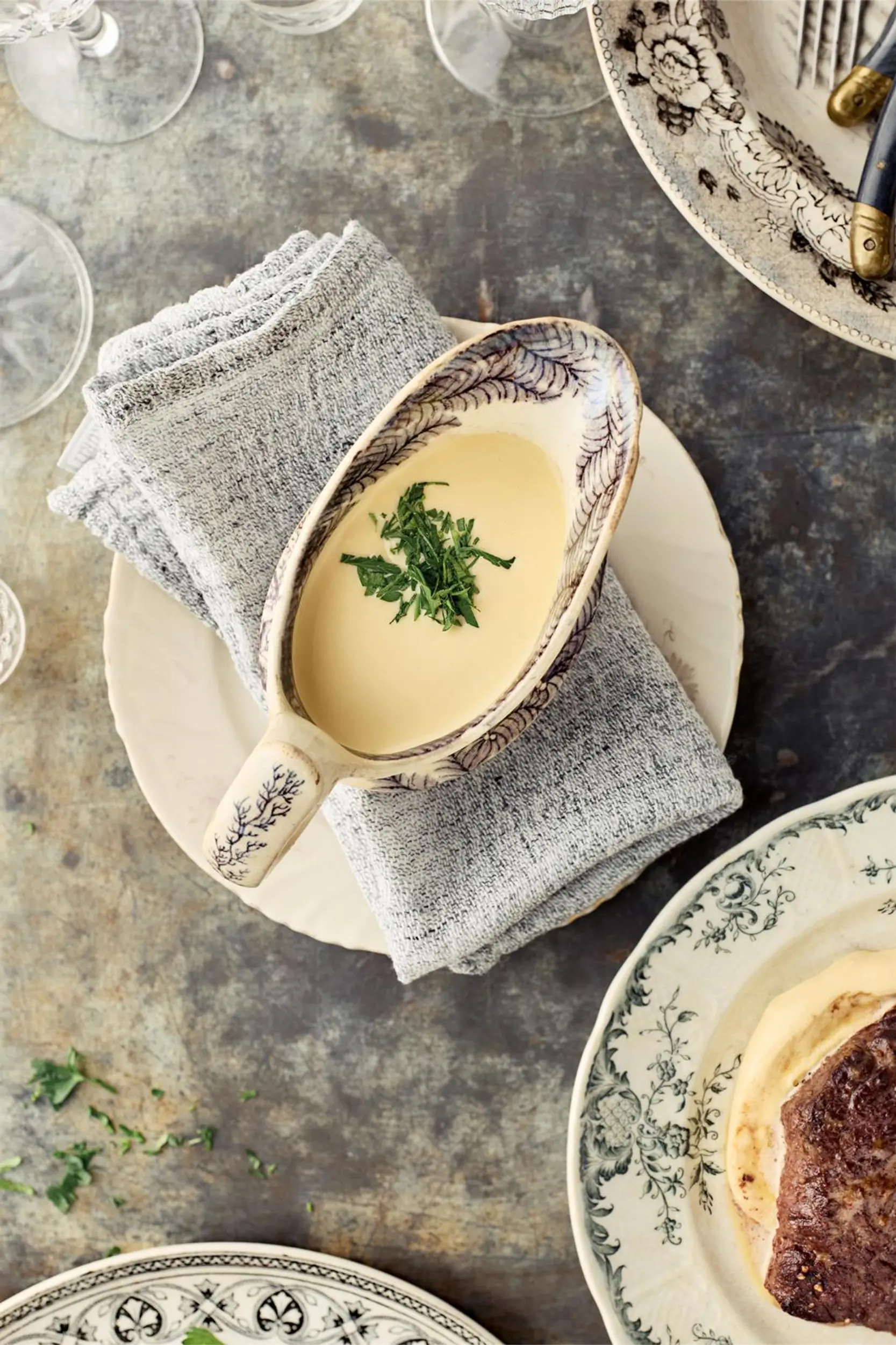 Béarnaisekastike, pihviä ja muusia