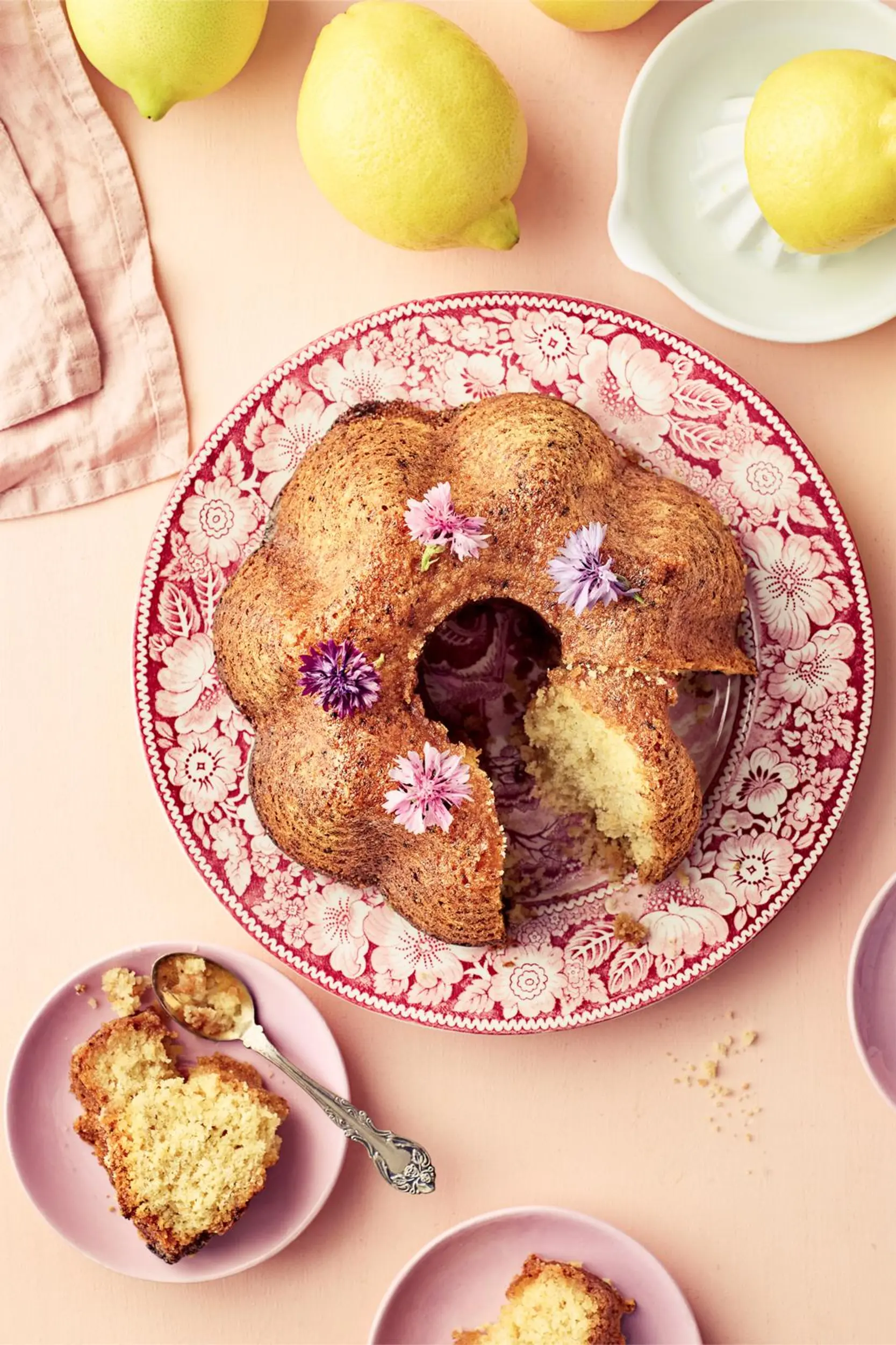 Gluteeniton sitruunakakku