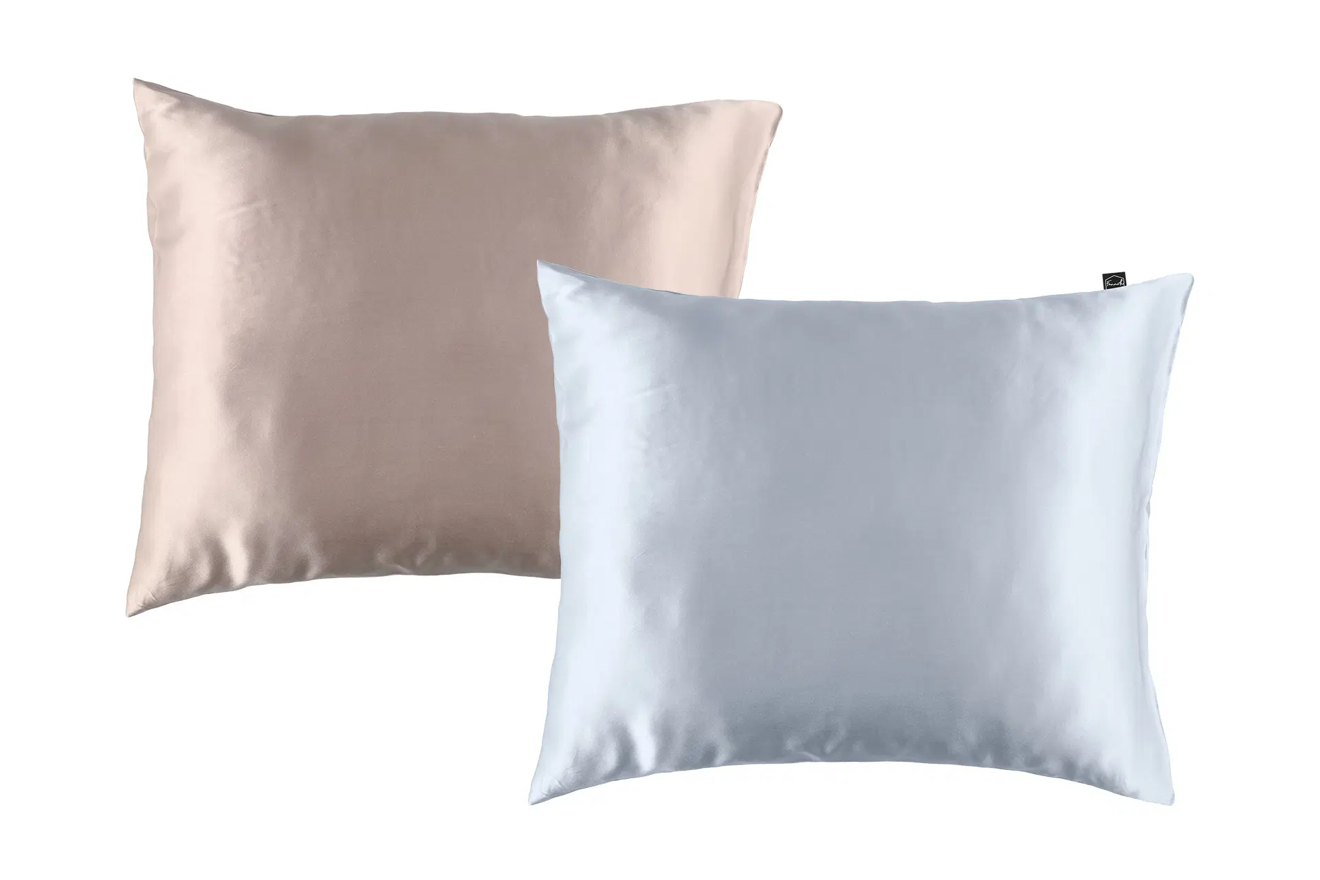 Kaksi silkkityynyliinaa