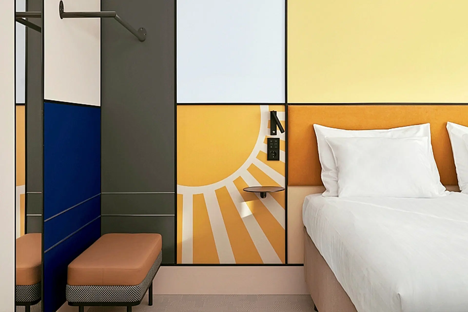 Seinällä oleva aurinko Original Sokos Hotel Royal Vaasan hotellihuoneessa.