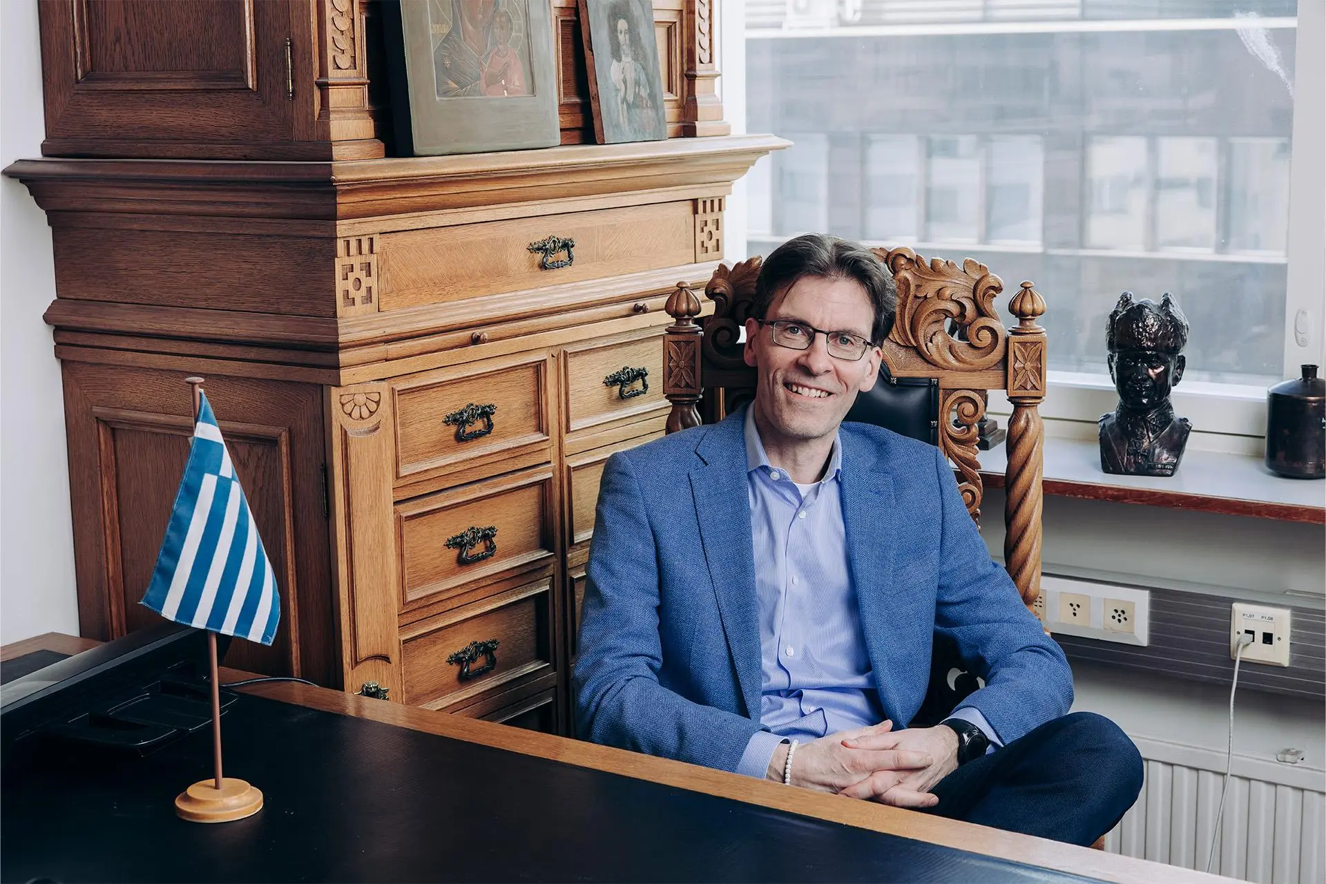  Jean Karavokyros työhuoneessaan