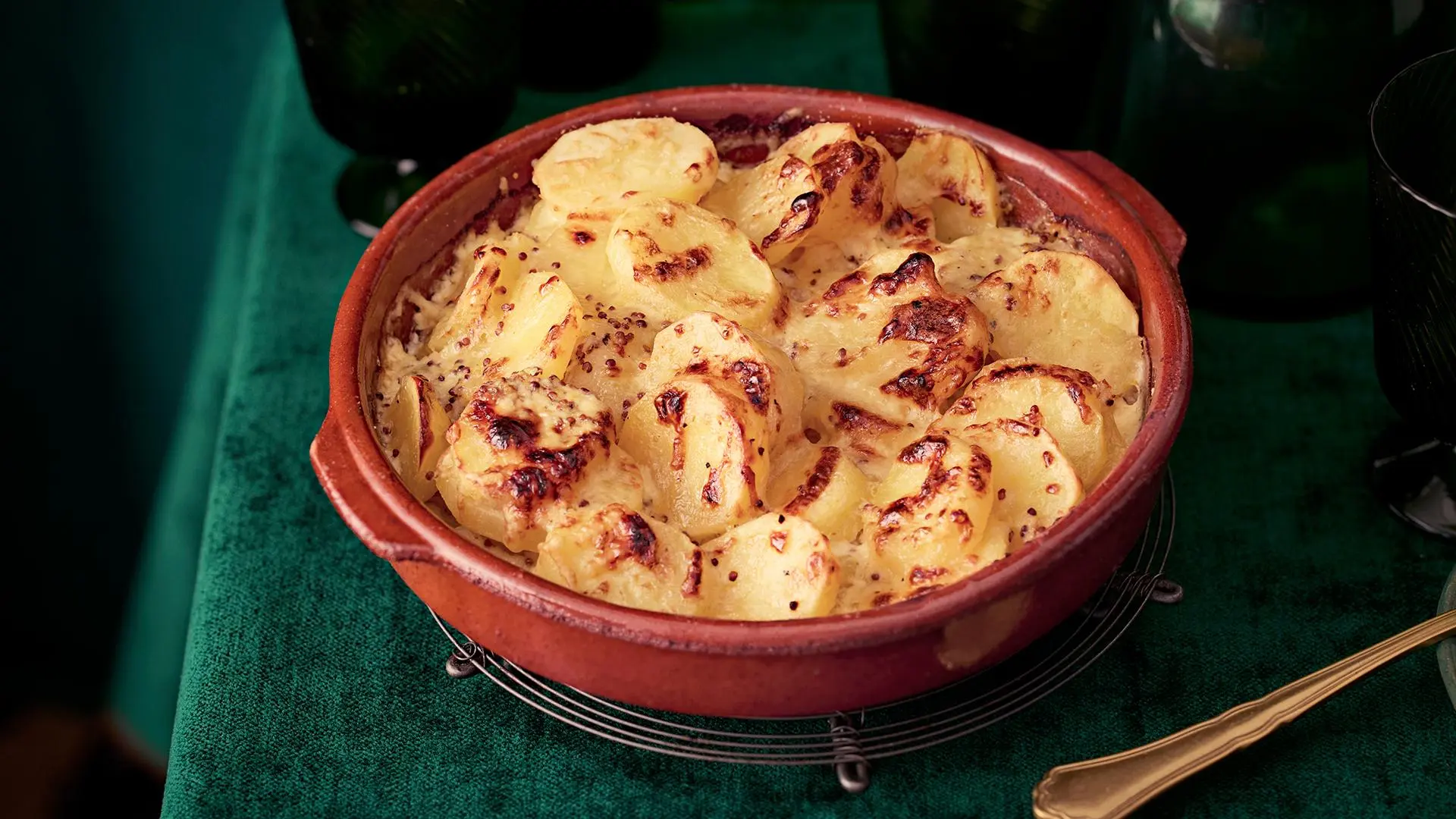 Nopeat sinappiset kermaperunat