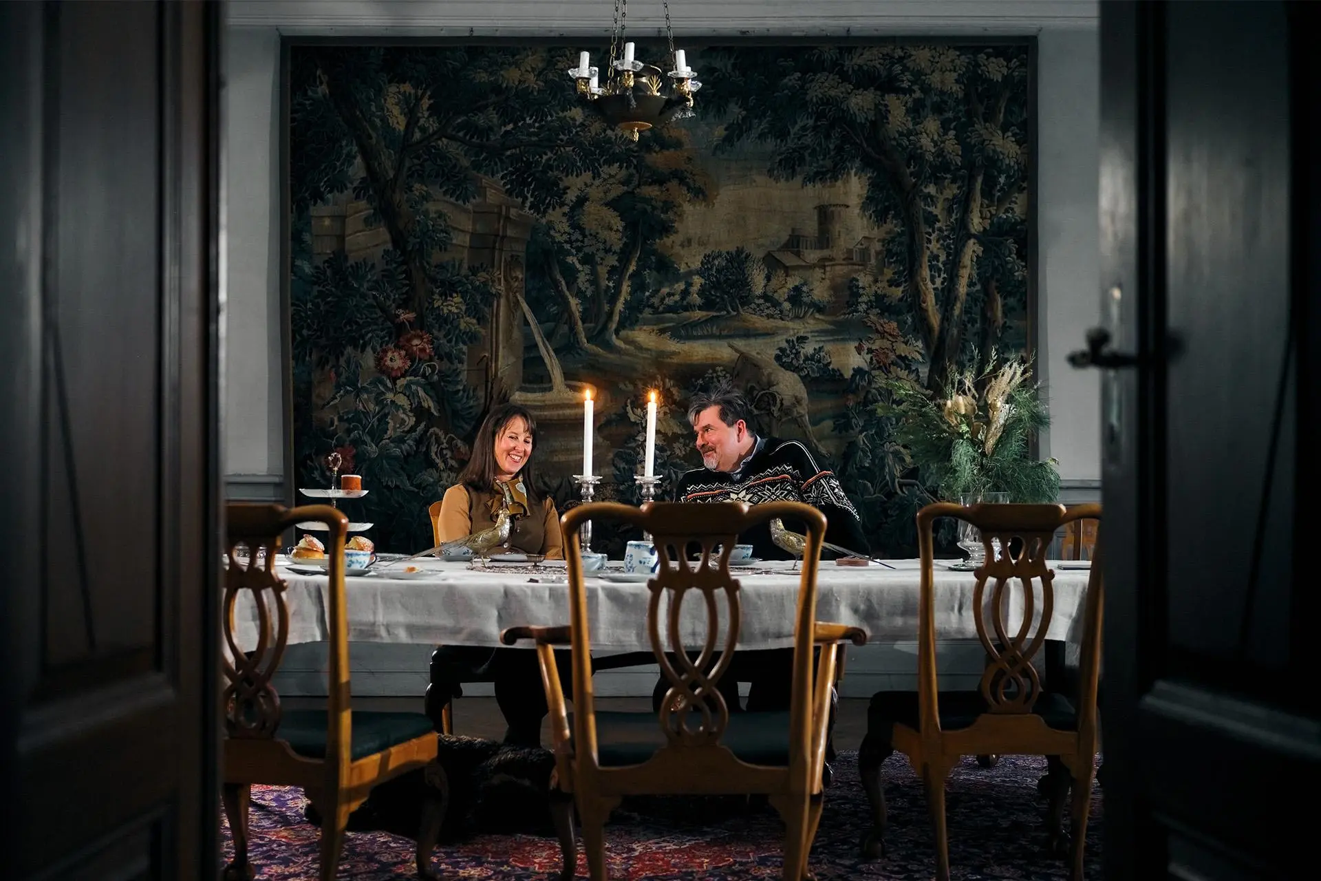 Kristina ja Oliver Michelsson ruokapöydän ääressä.