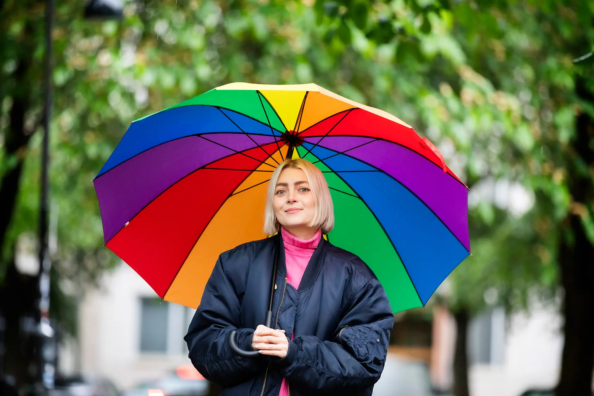 Jenni Rotonen ja sateenvarjo