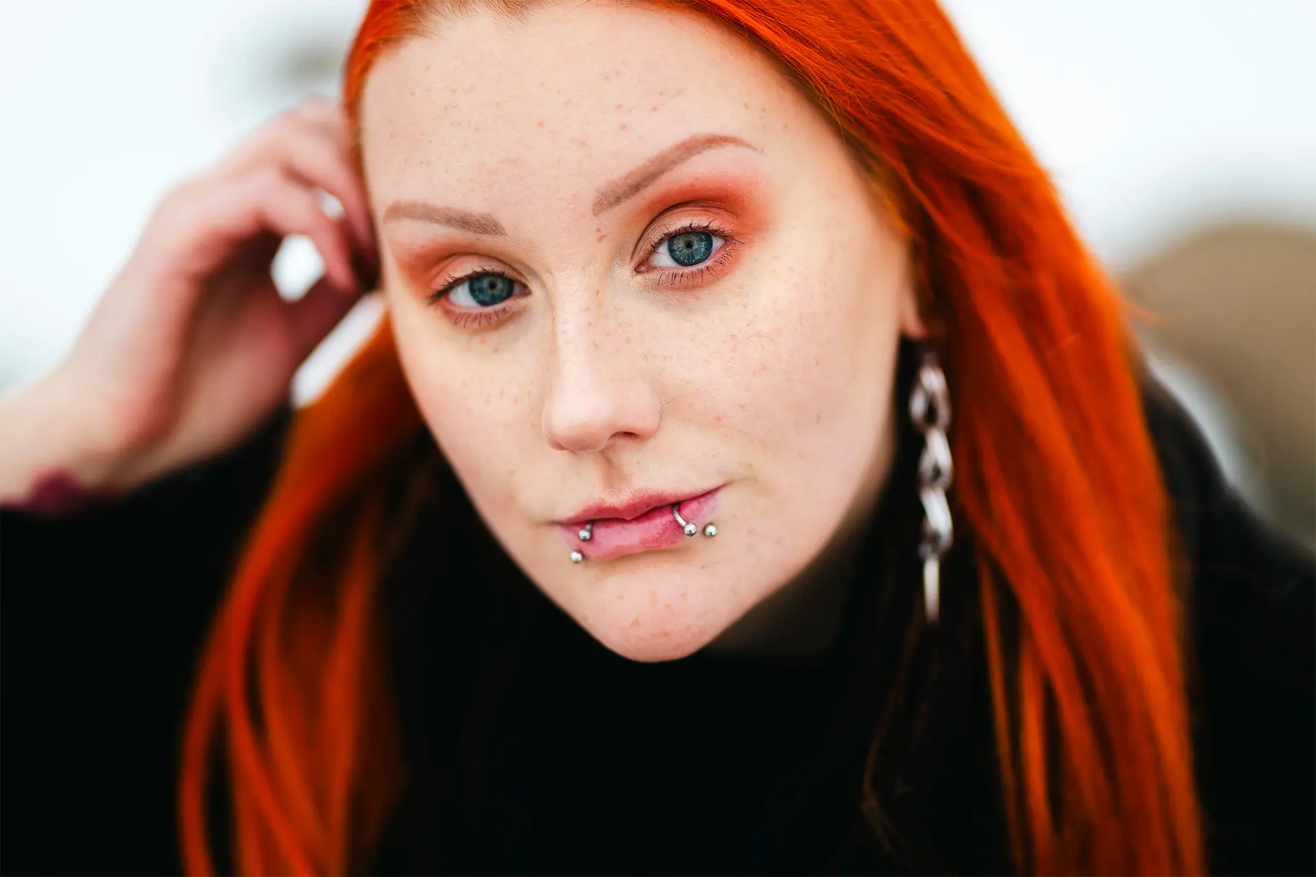 Vapaaehtoisesti lapseton Diana Rautio lähikuvassa.