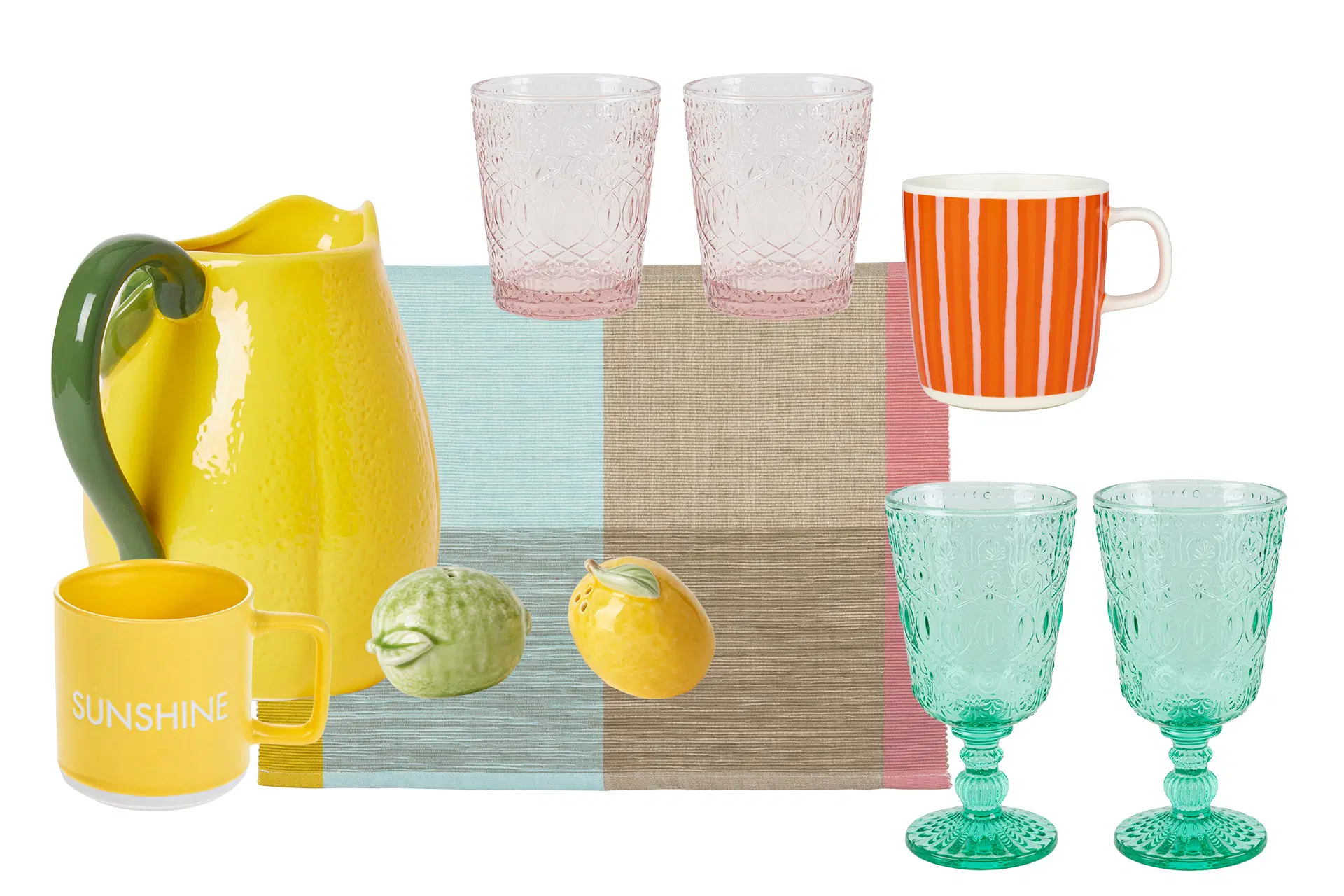 Värikkäitä sisustusesineitä parvekkeelle.