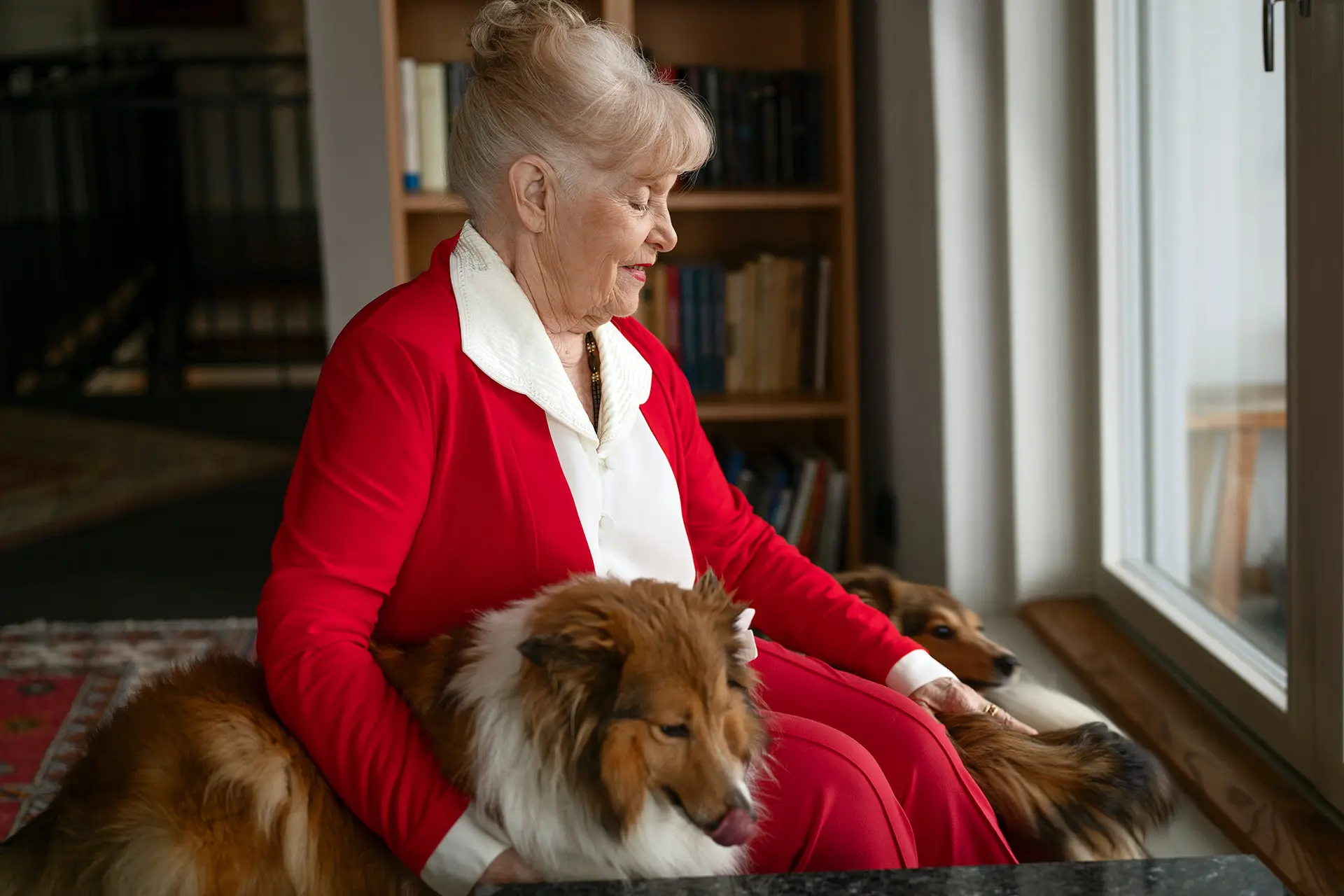 Kirjailija Pirjo Tuominen kotonaan Nurmijärvellä. 