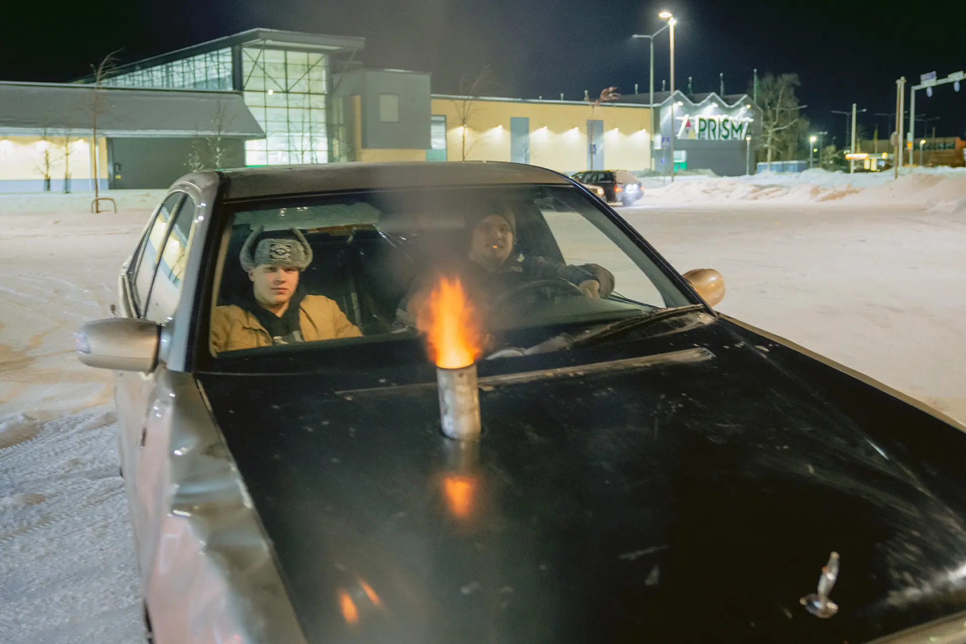 Lari Peltoketo ja Atte autossa