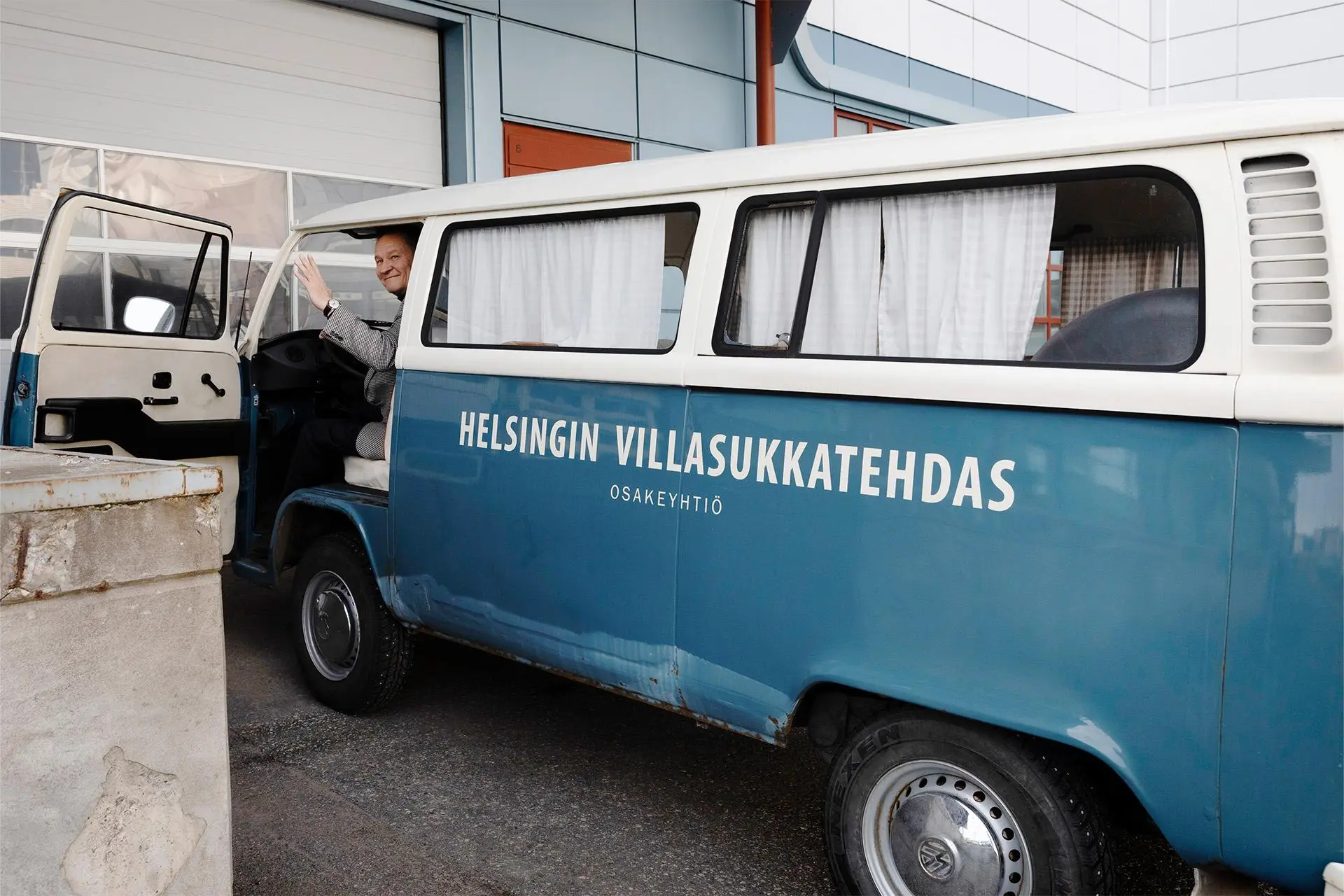 Vanhanaikainen pakettiauto